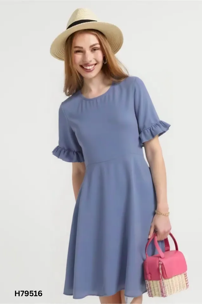 Váy xanh hở lưng tay bèo