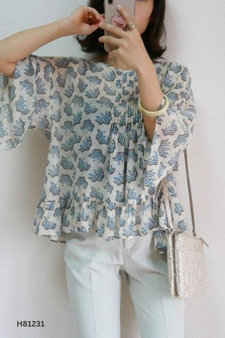 Áo UNIQLO be họa tiết