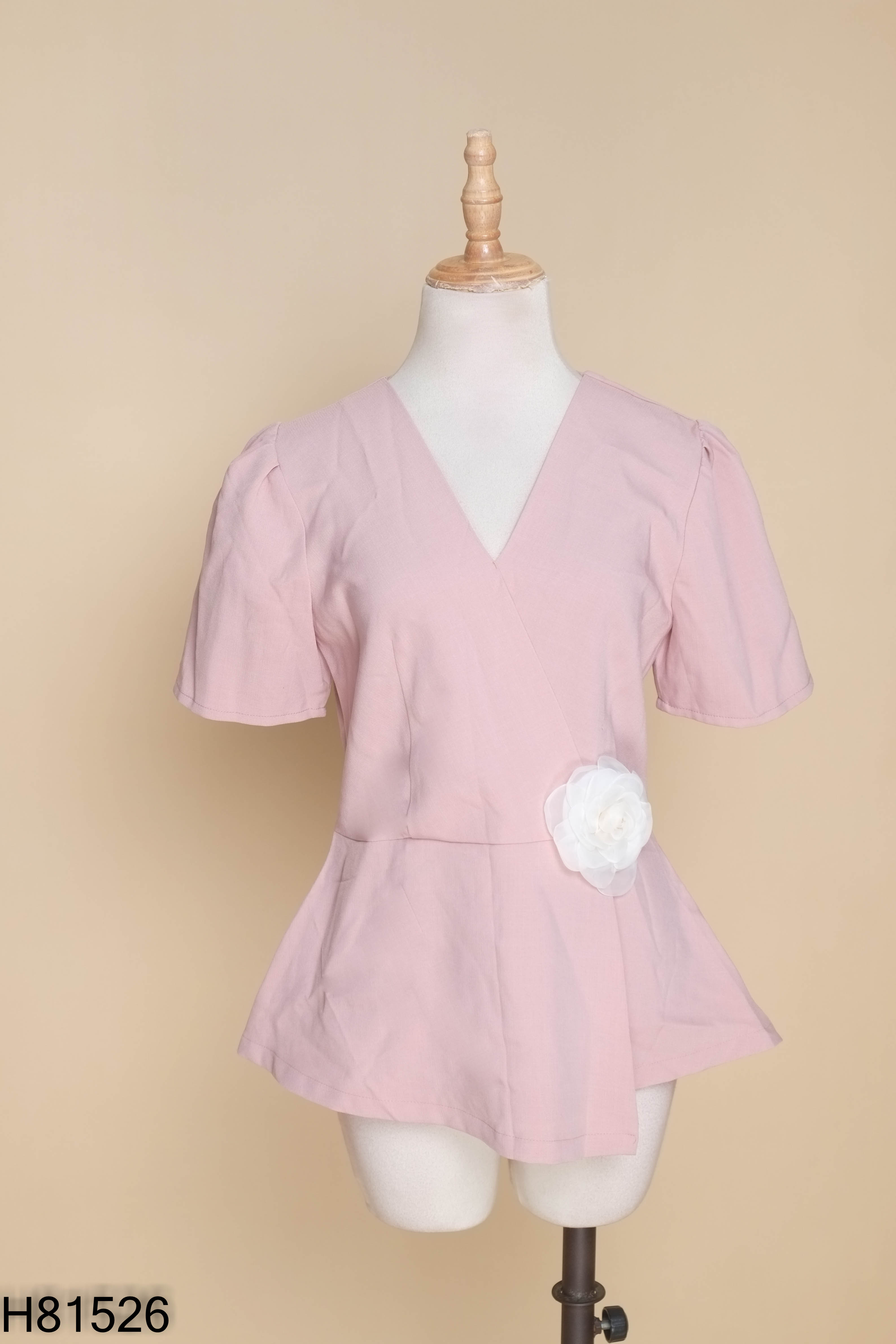 Áo hồng MINZ đính hoa