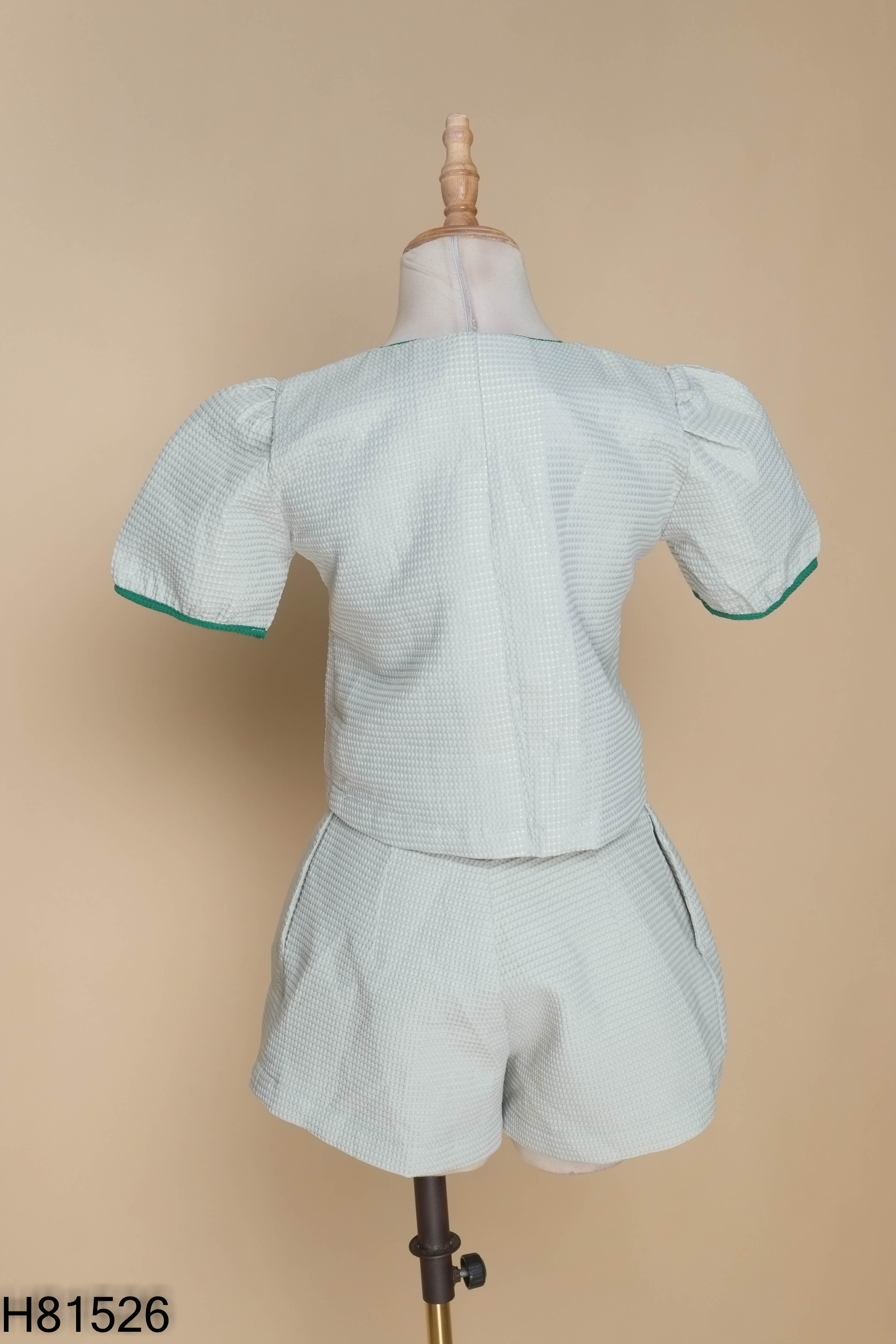 Set Áo xanh phối cúc + quần shorts