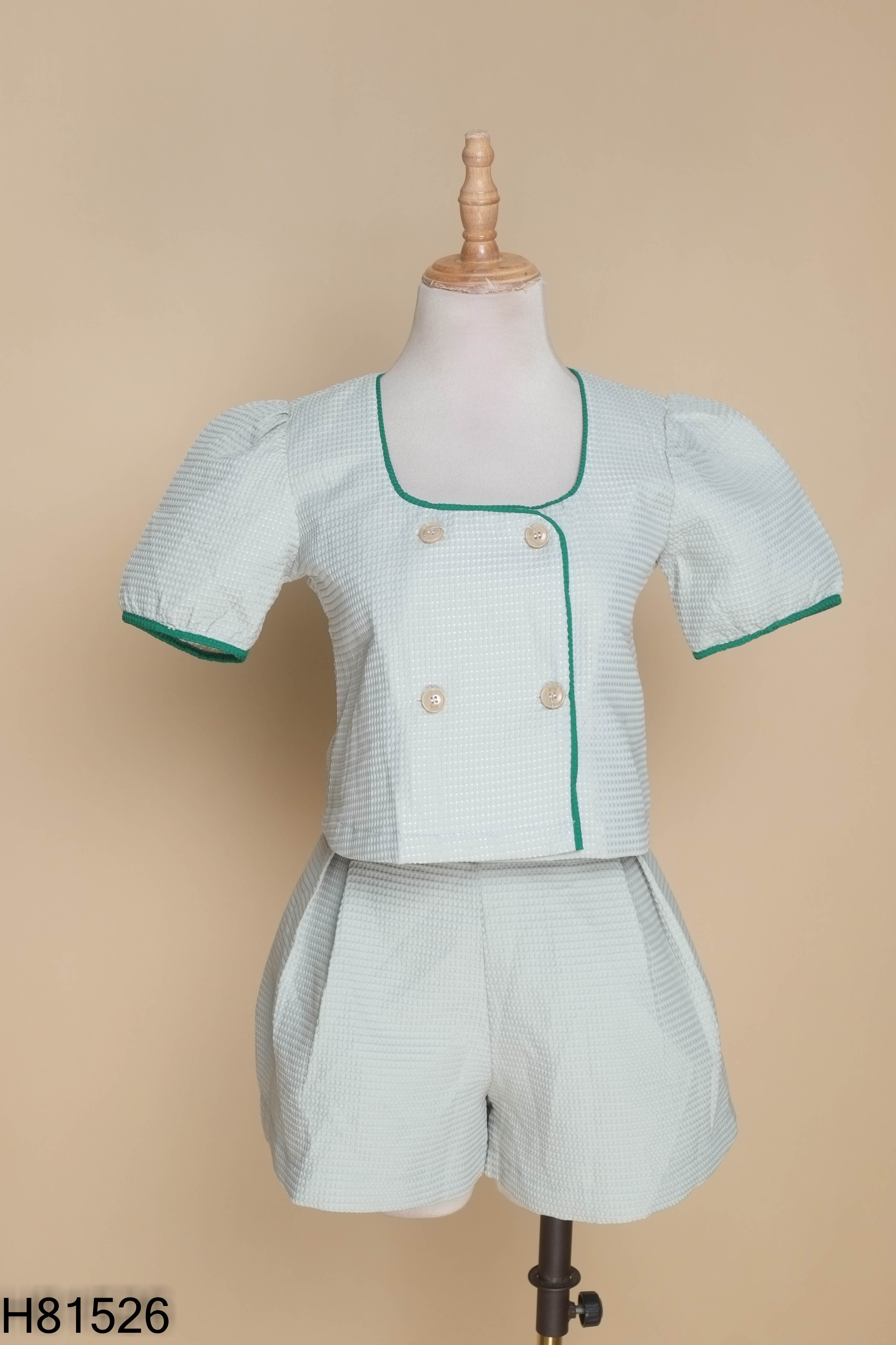 Set Áo xanh phối cúc + quần shorts