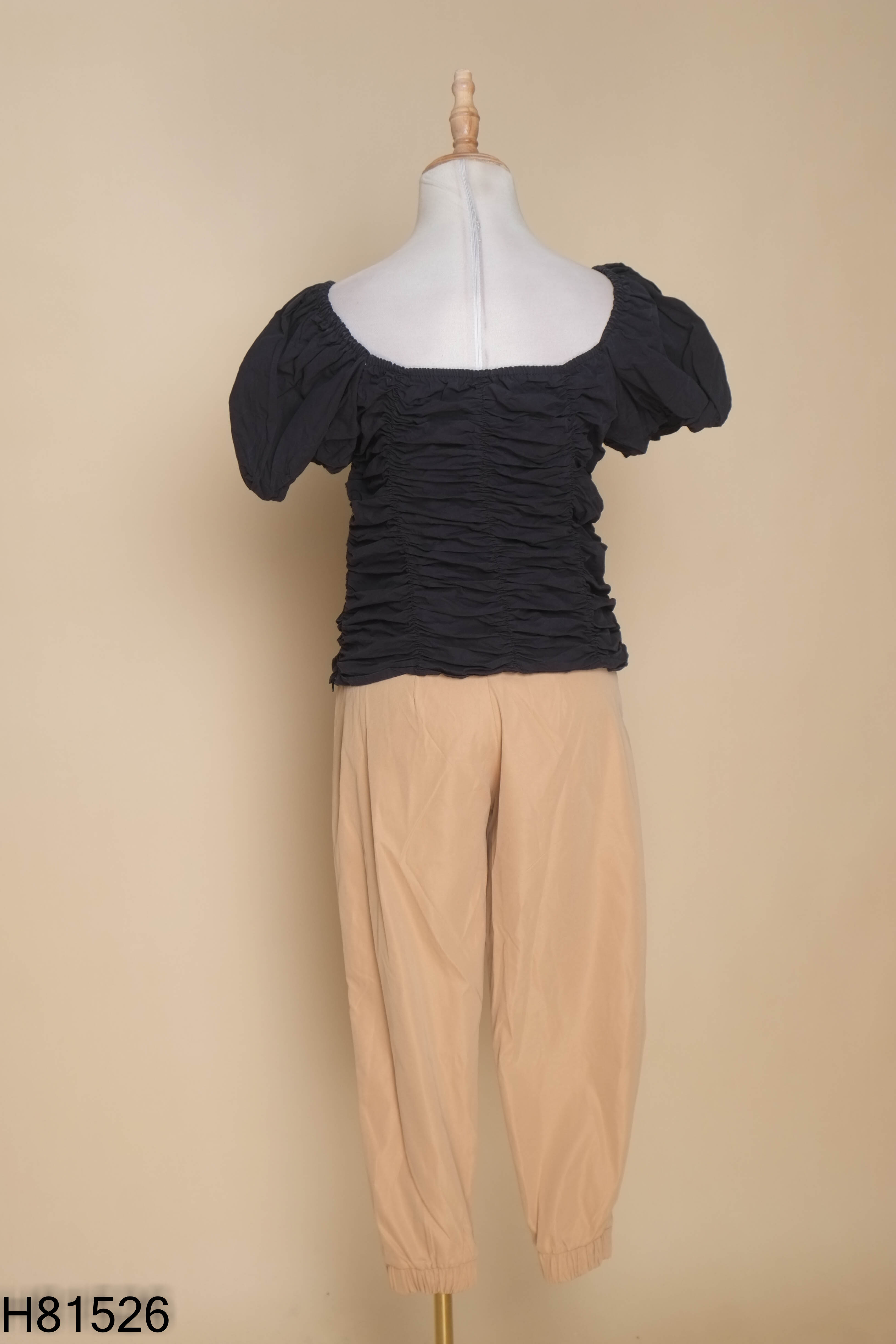 Set Áo đen chun + quần be