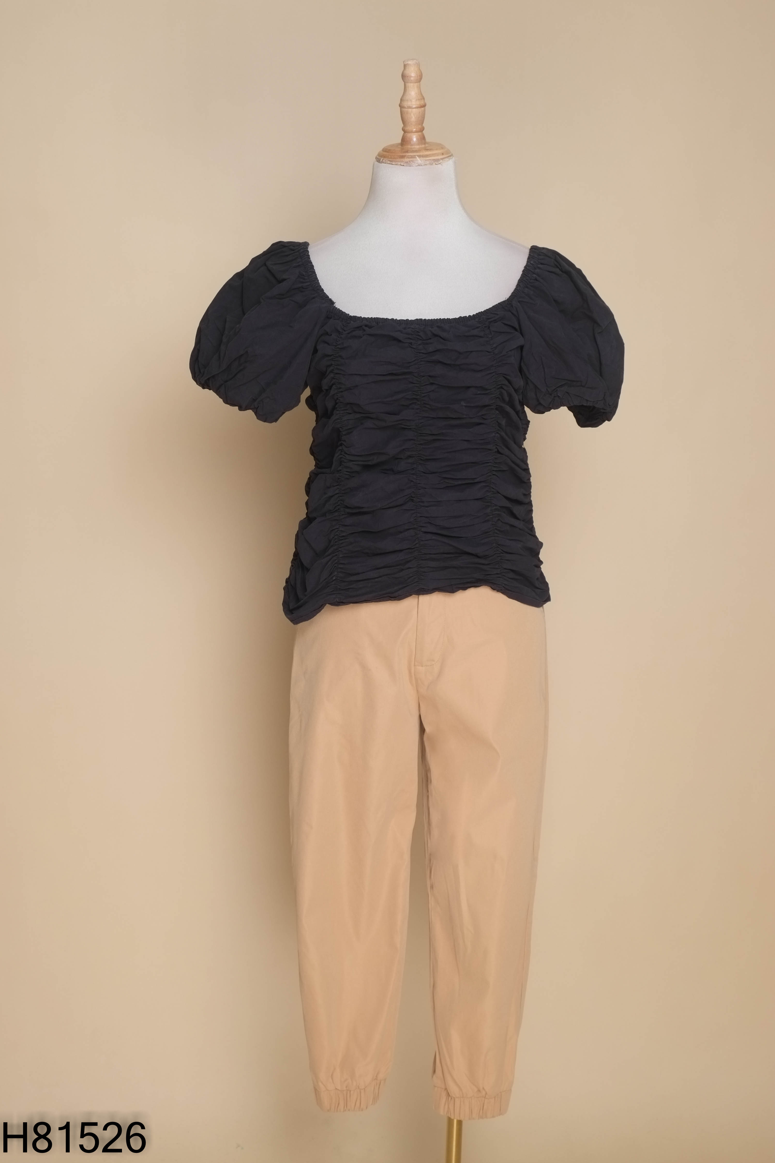 Set Áo đen chun + quần be
