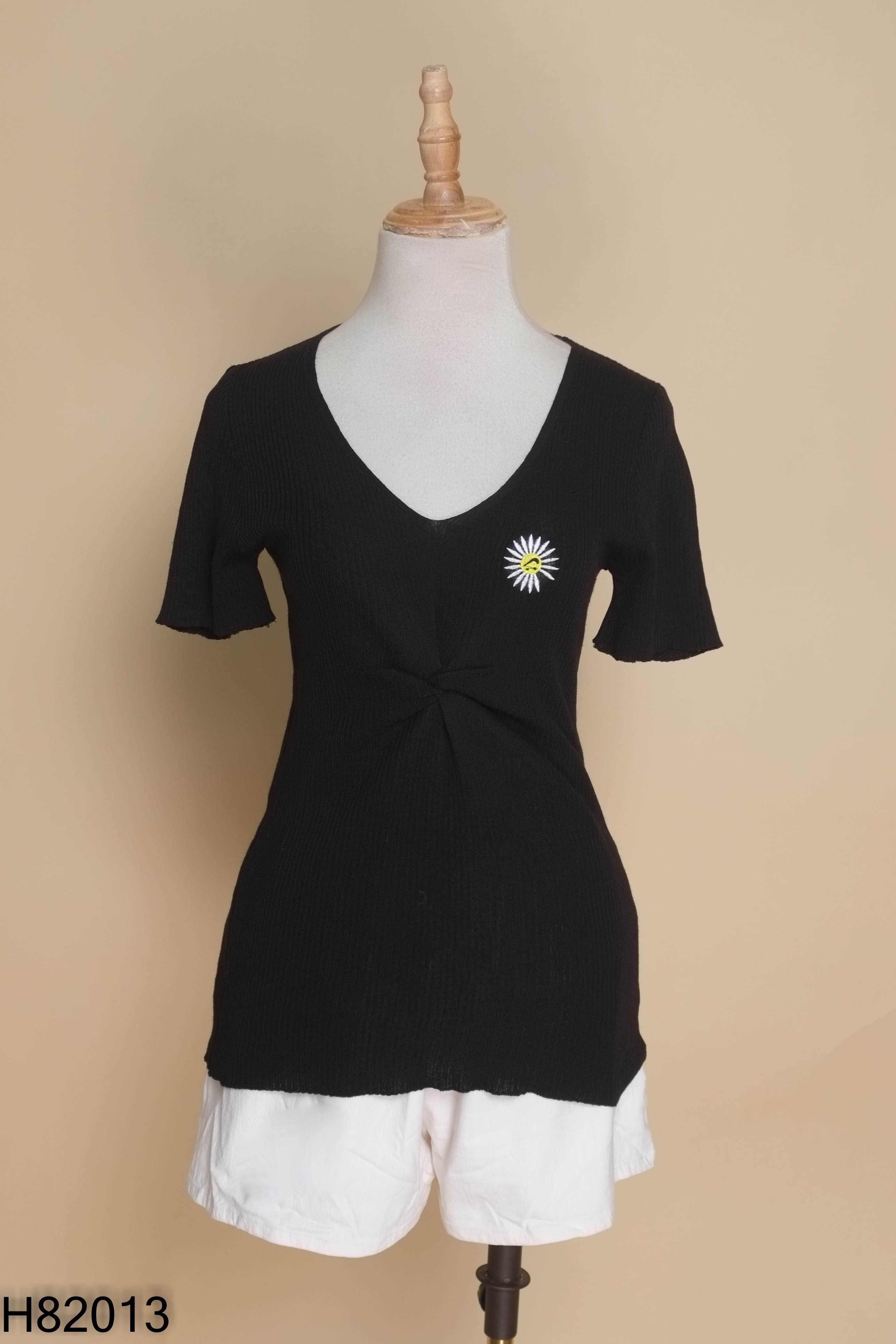 Set bộ áo đen+ quần trắng