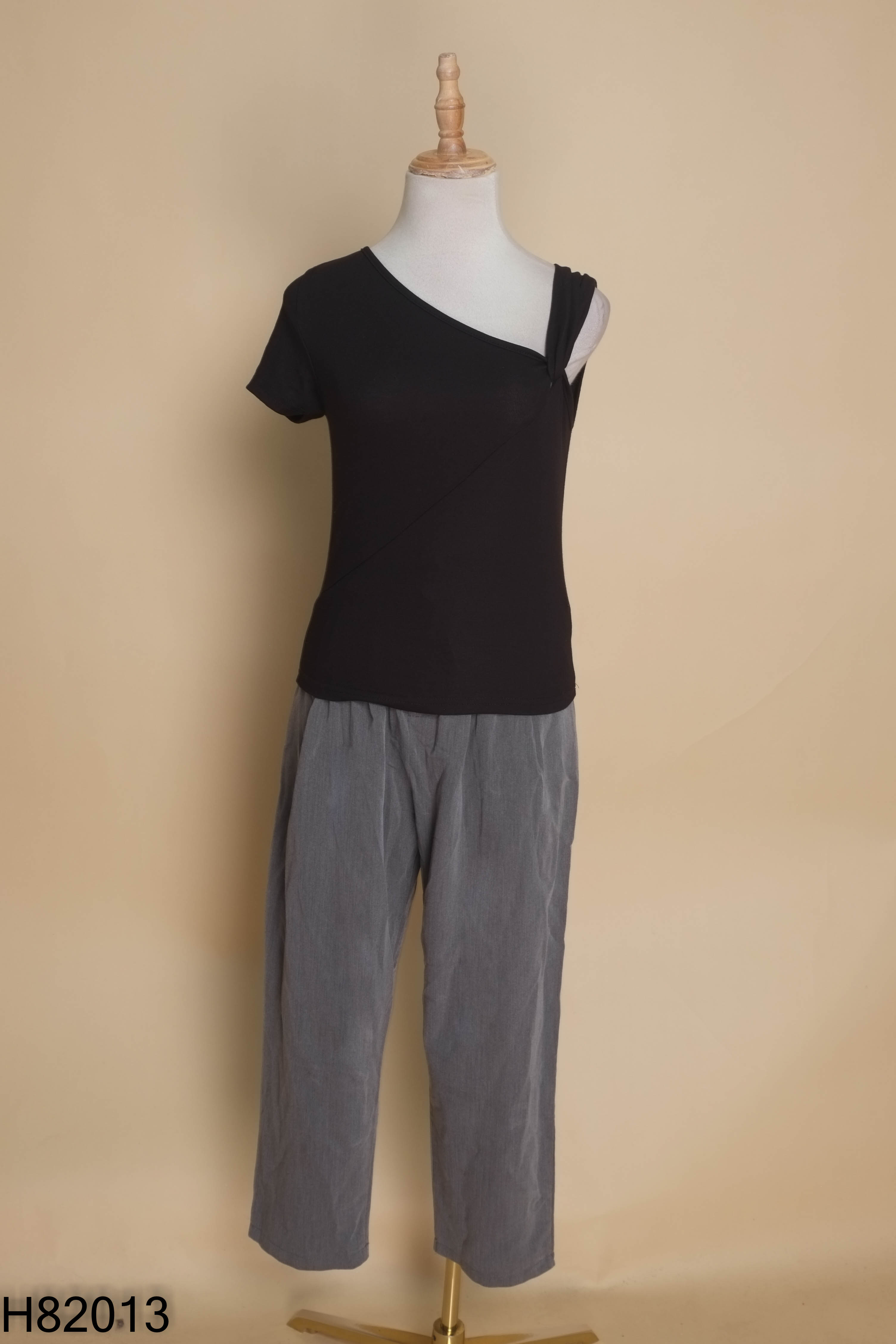 Set đen cổ kẻ+váy dài