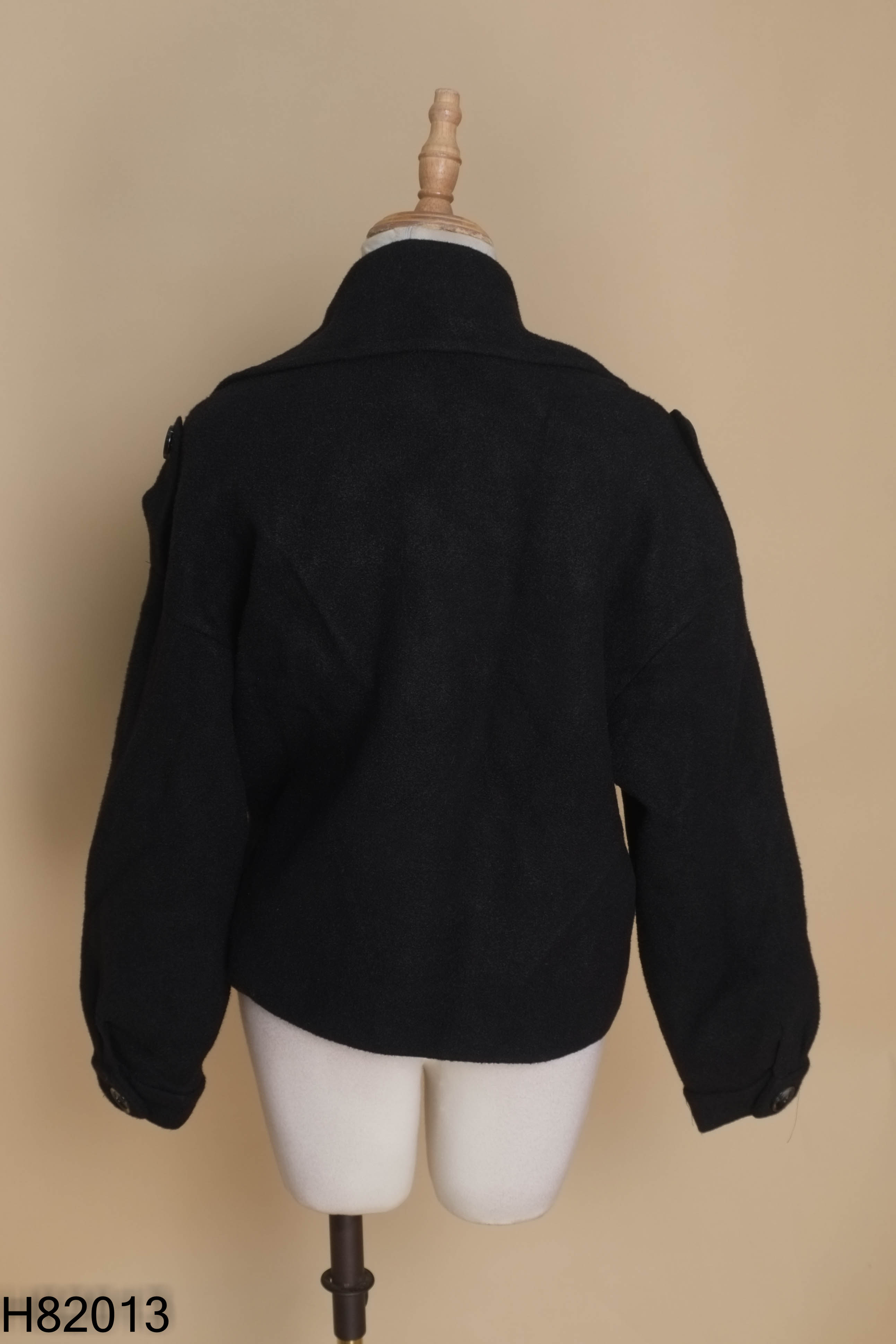 Áo khoác đen dạ ép