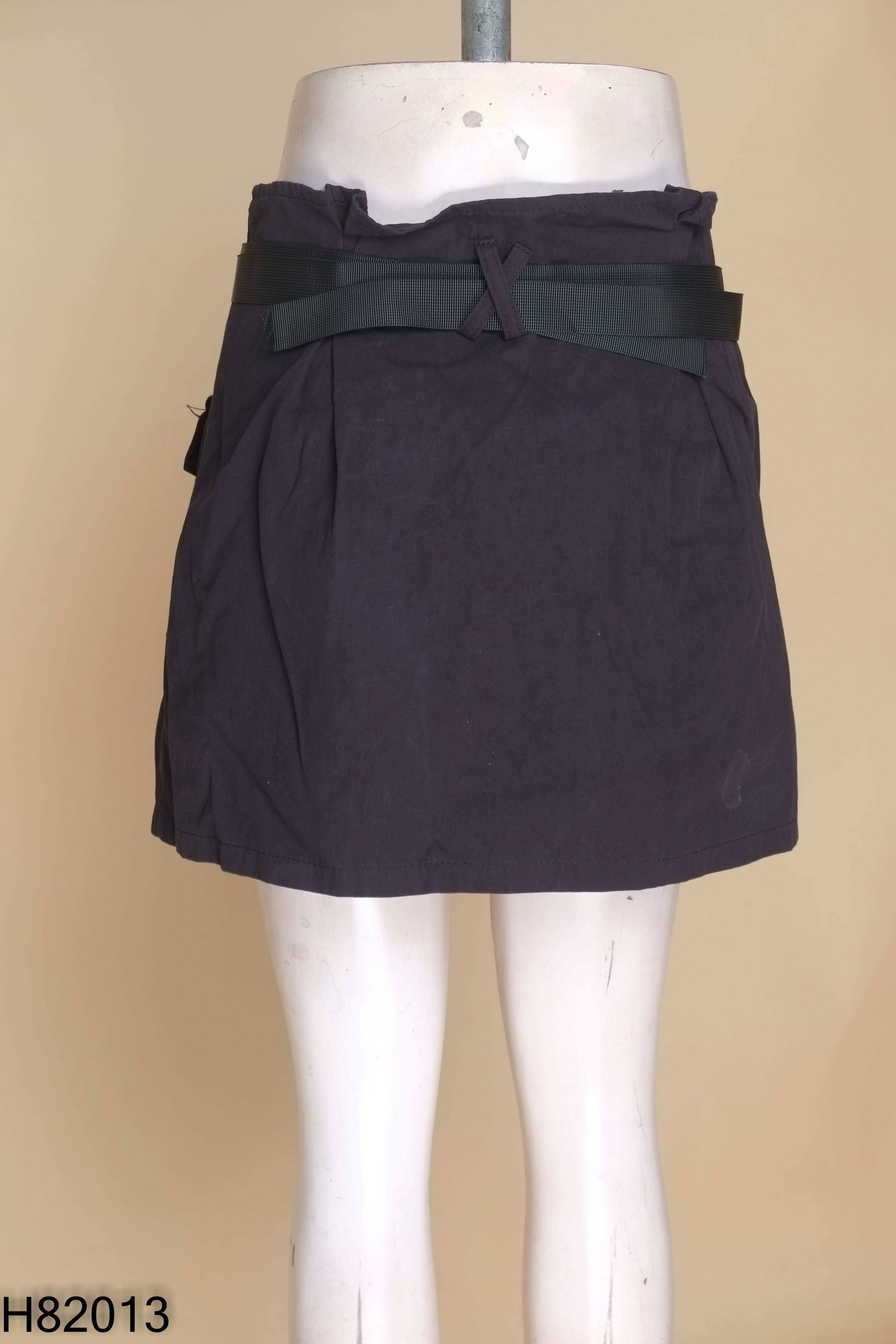 Chân váy đen ngắn kaki