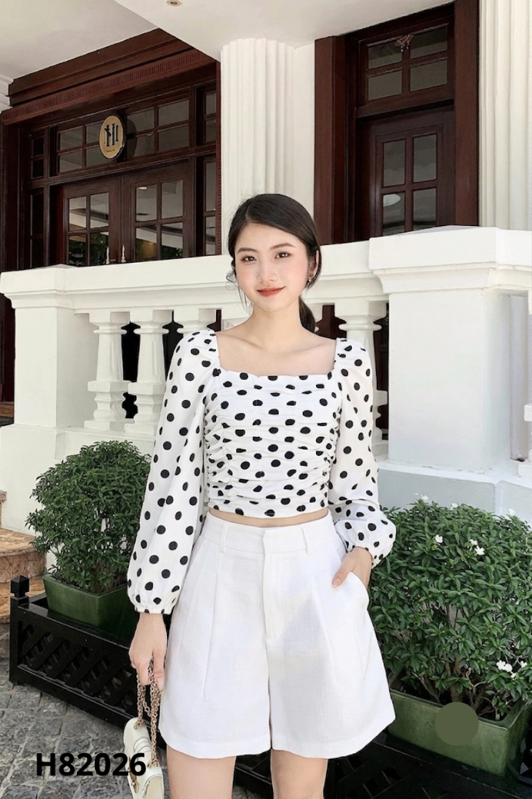 Áo trắng chấm bi lưng chun