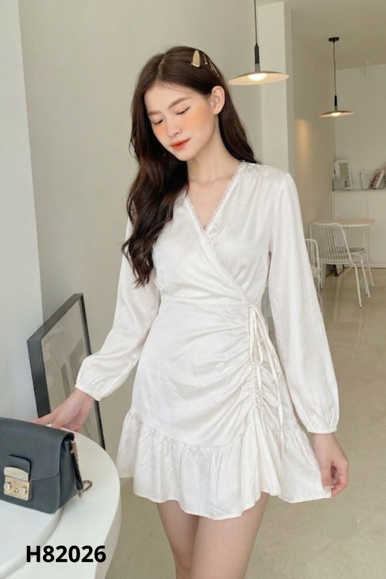 Váy be viền ren vạt chéo
