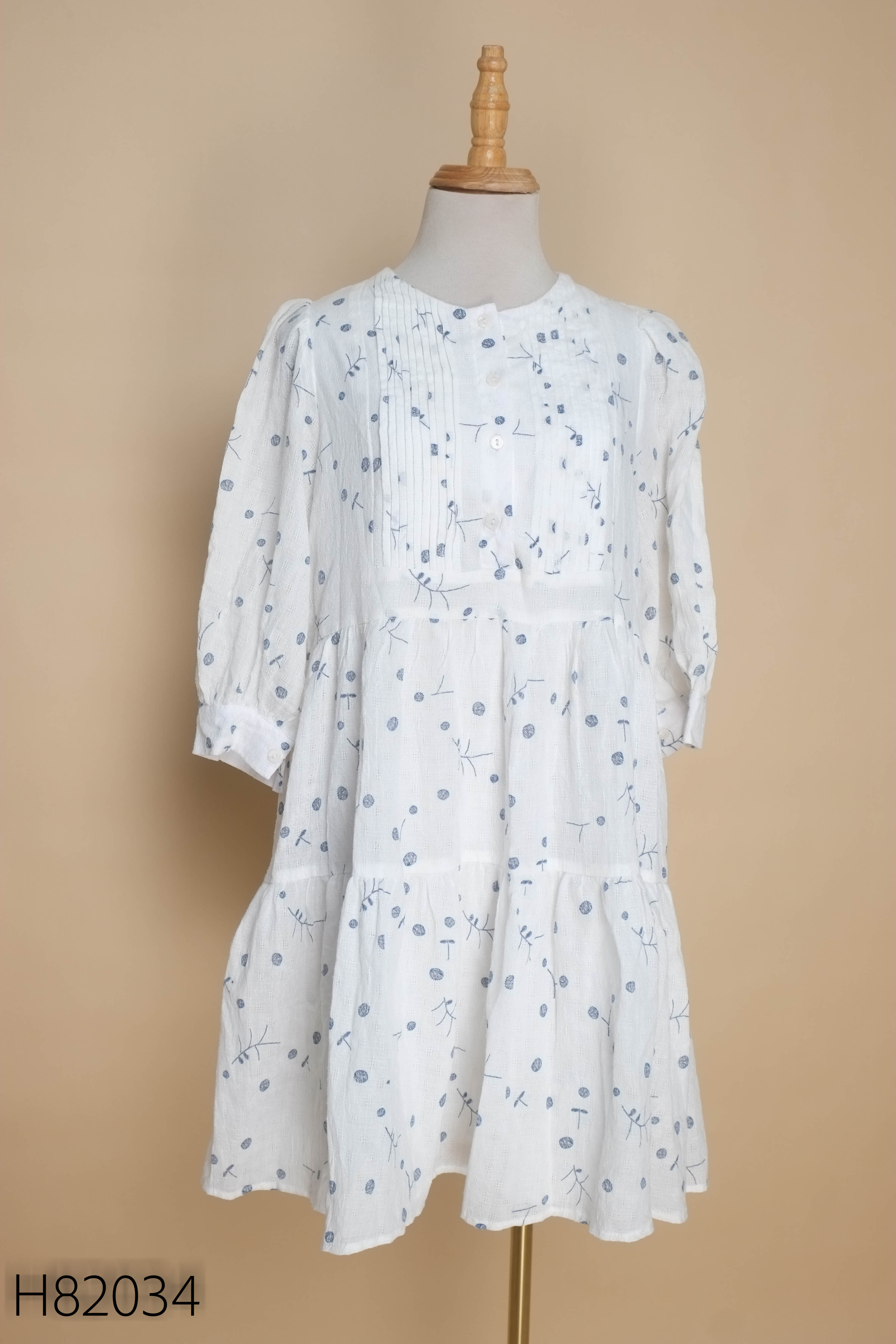 Váy trắng babydoll in họa tiết