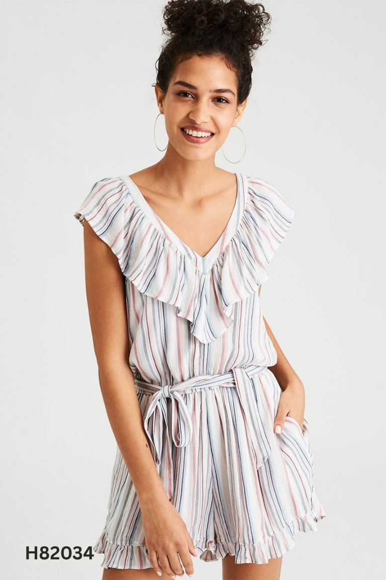 Jumpsuit trắng kẻ sọc cổ V