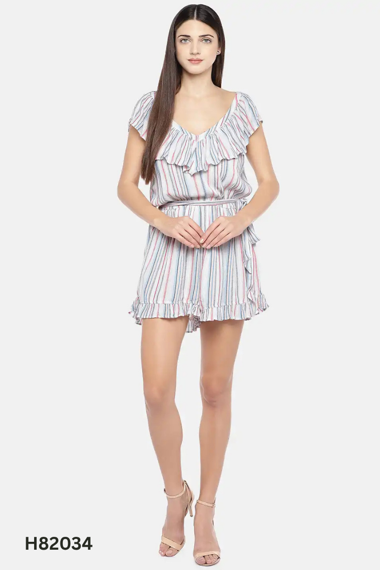 Jumpsuit trắng kẻ sọc cổ V