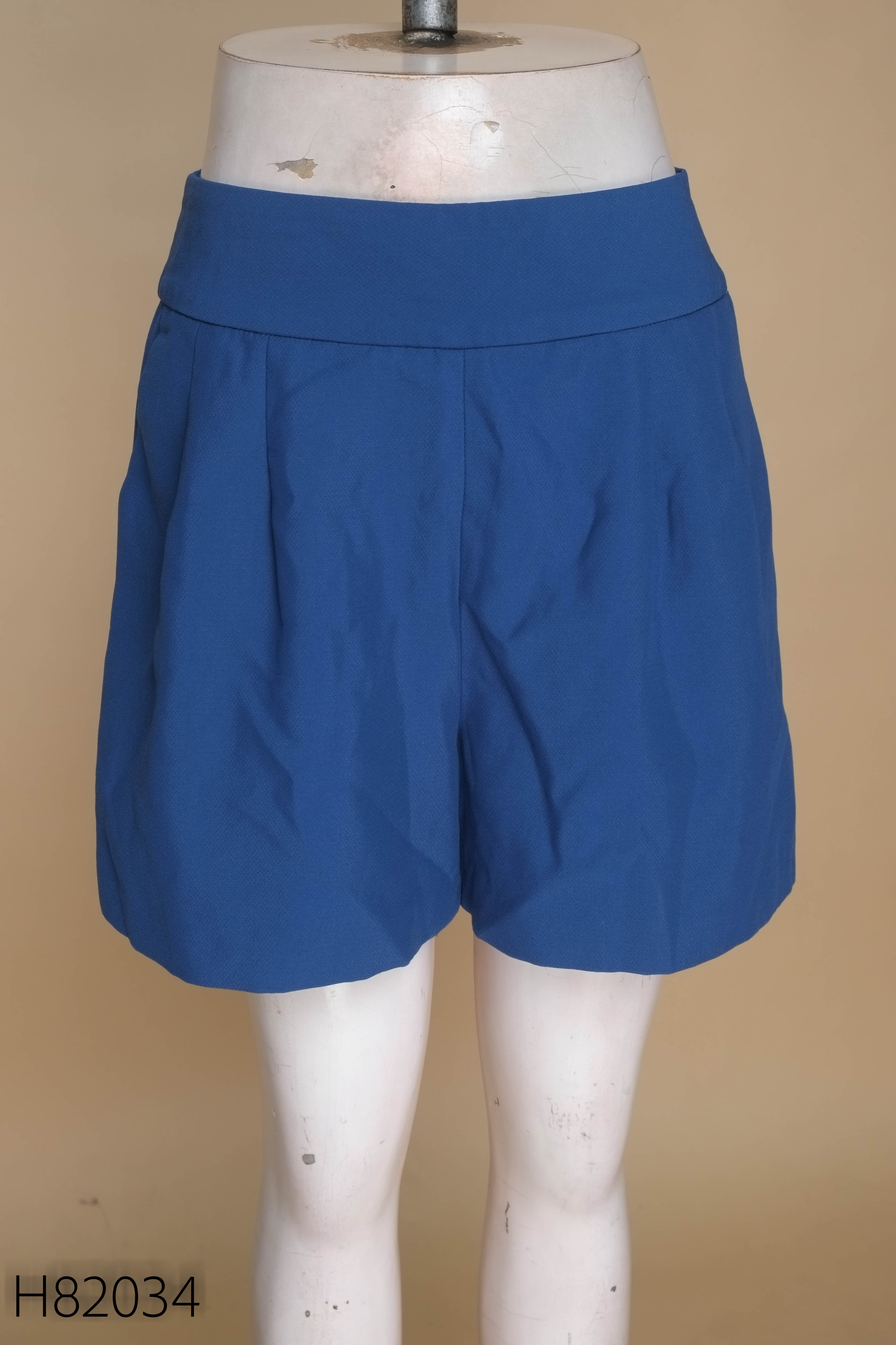 Quần shorts xanh kéo khóa