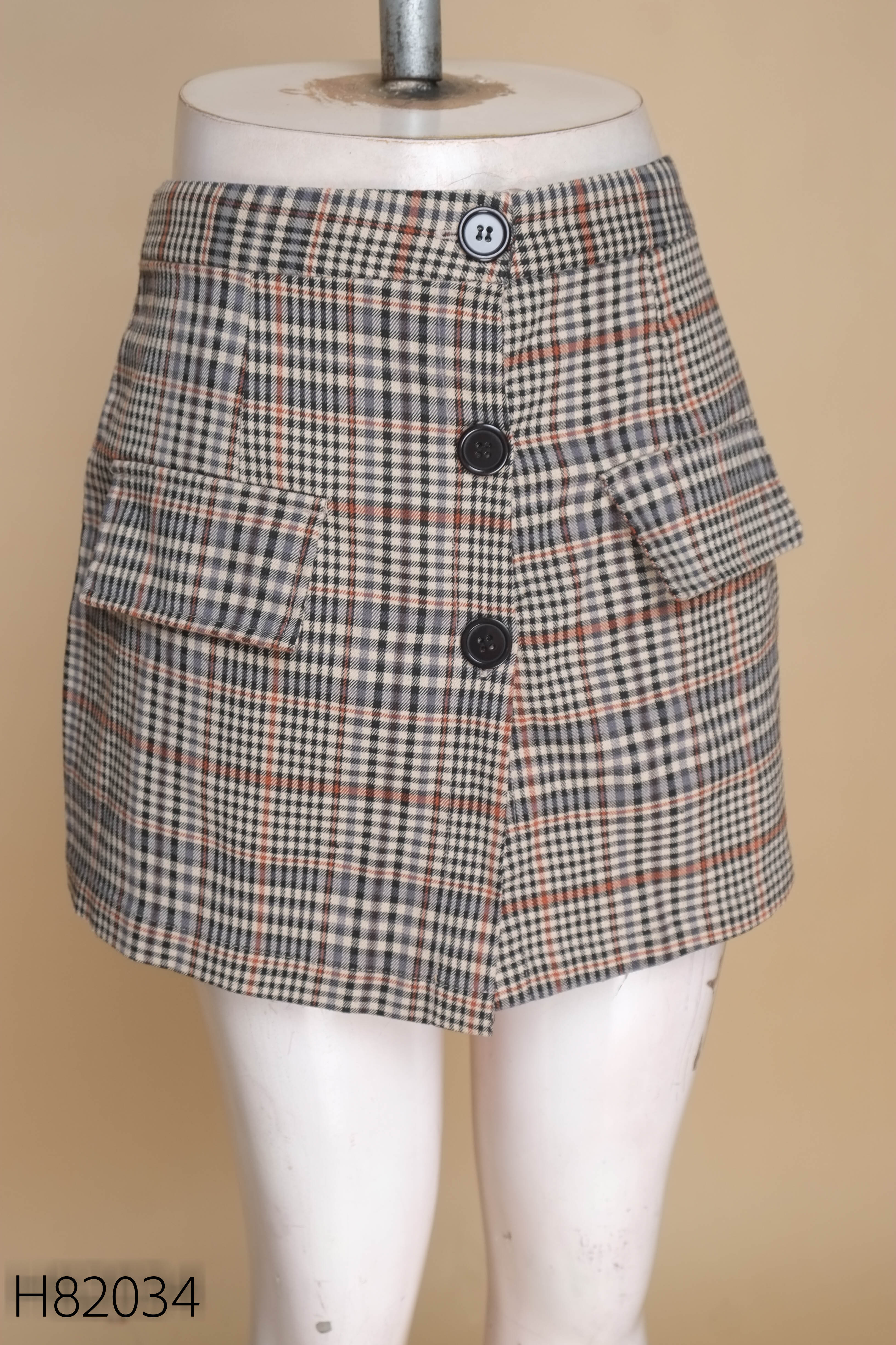 Quần shorts nâu BLEUBIRD kẻ caro