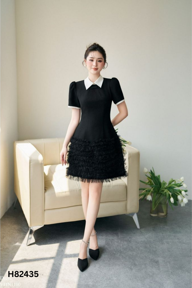 Váy đen LYNA DESIGN cổ trắng phối lưới