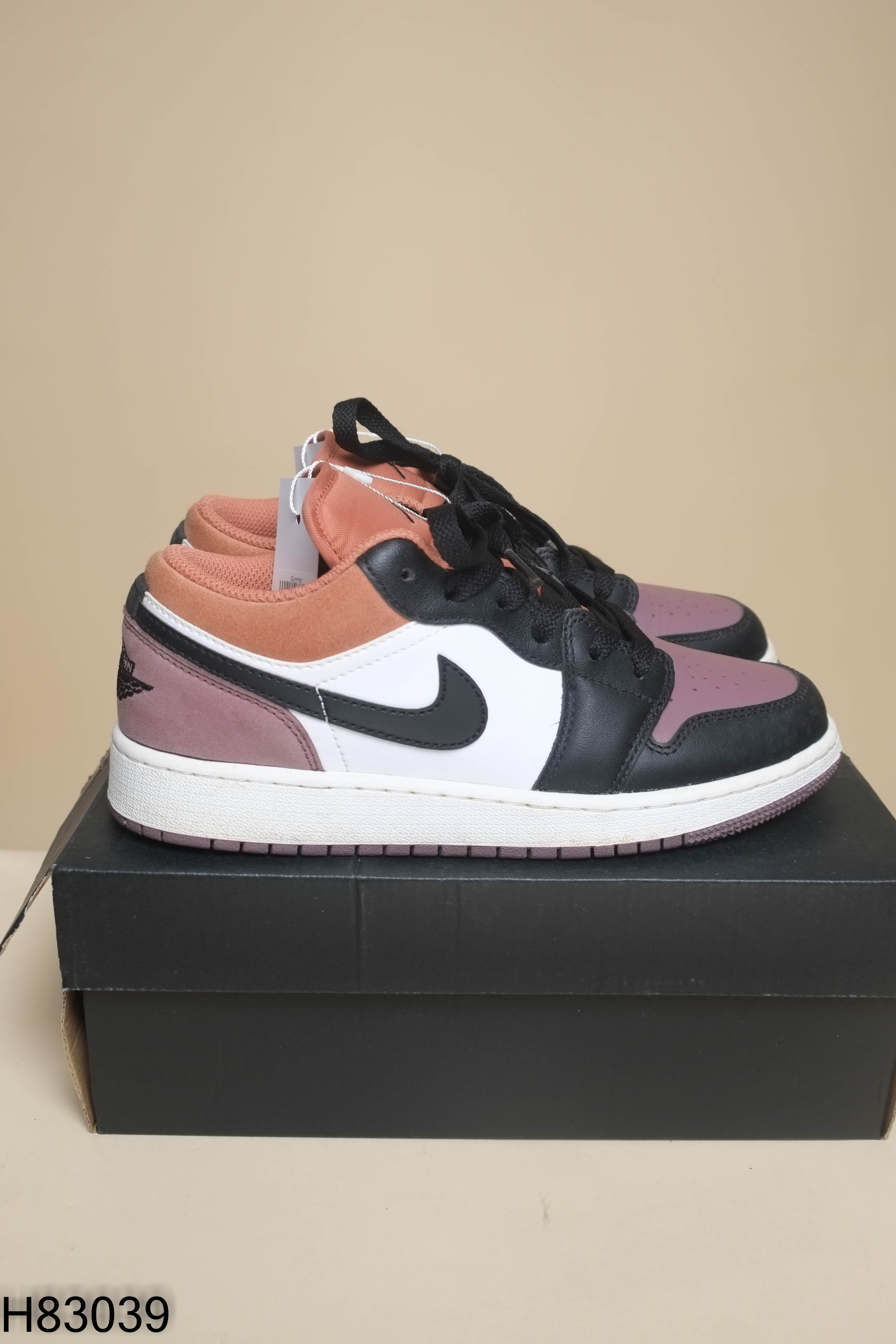 Giày thể thao tím NIKE AIR JORDAN 1 LOW SE SKY