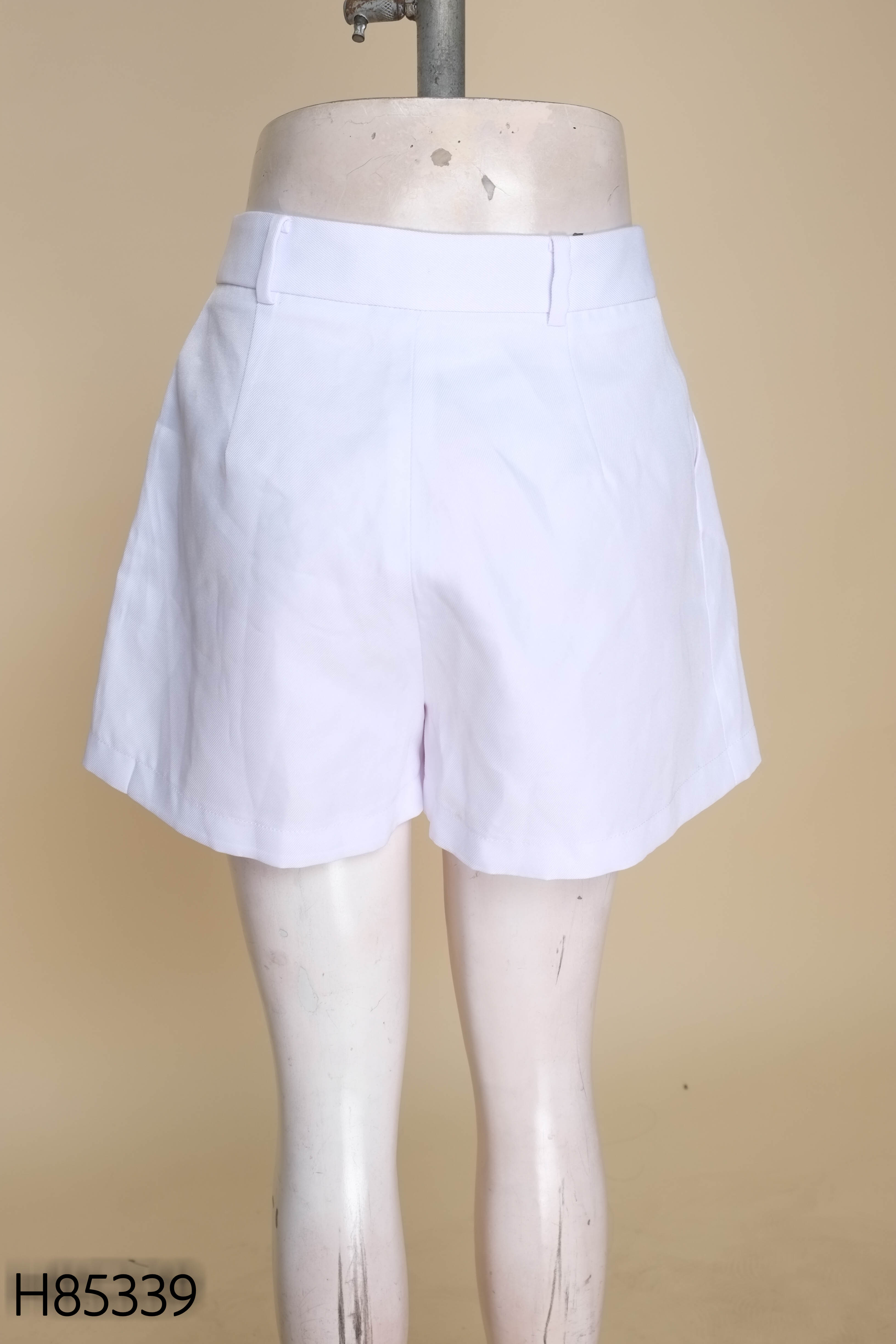 Quần shorts 92 WEAR trắng