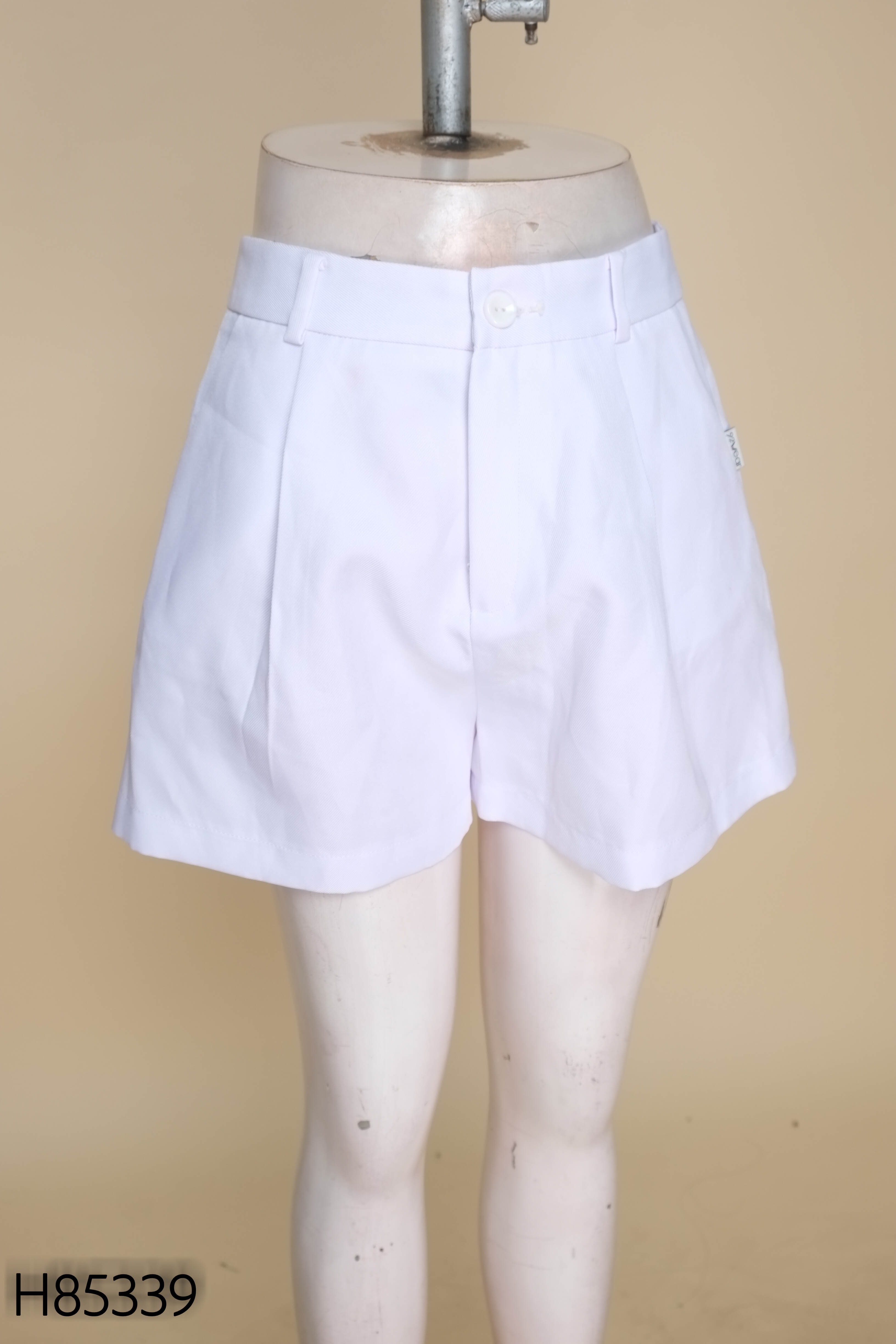 Quần shorts 92 WEAR trắng