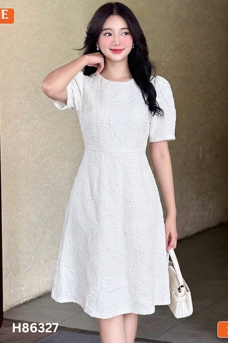 Váy KANA trắng họa tiết nổi