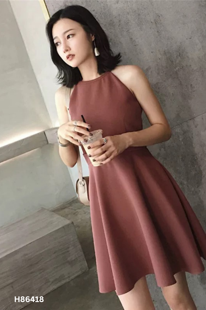 Váy hồng đất cổ yếm