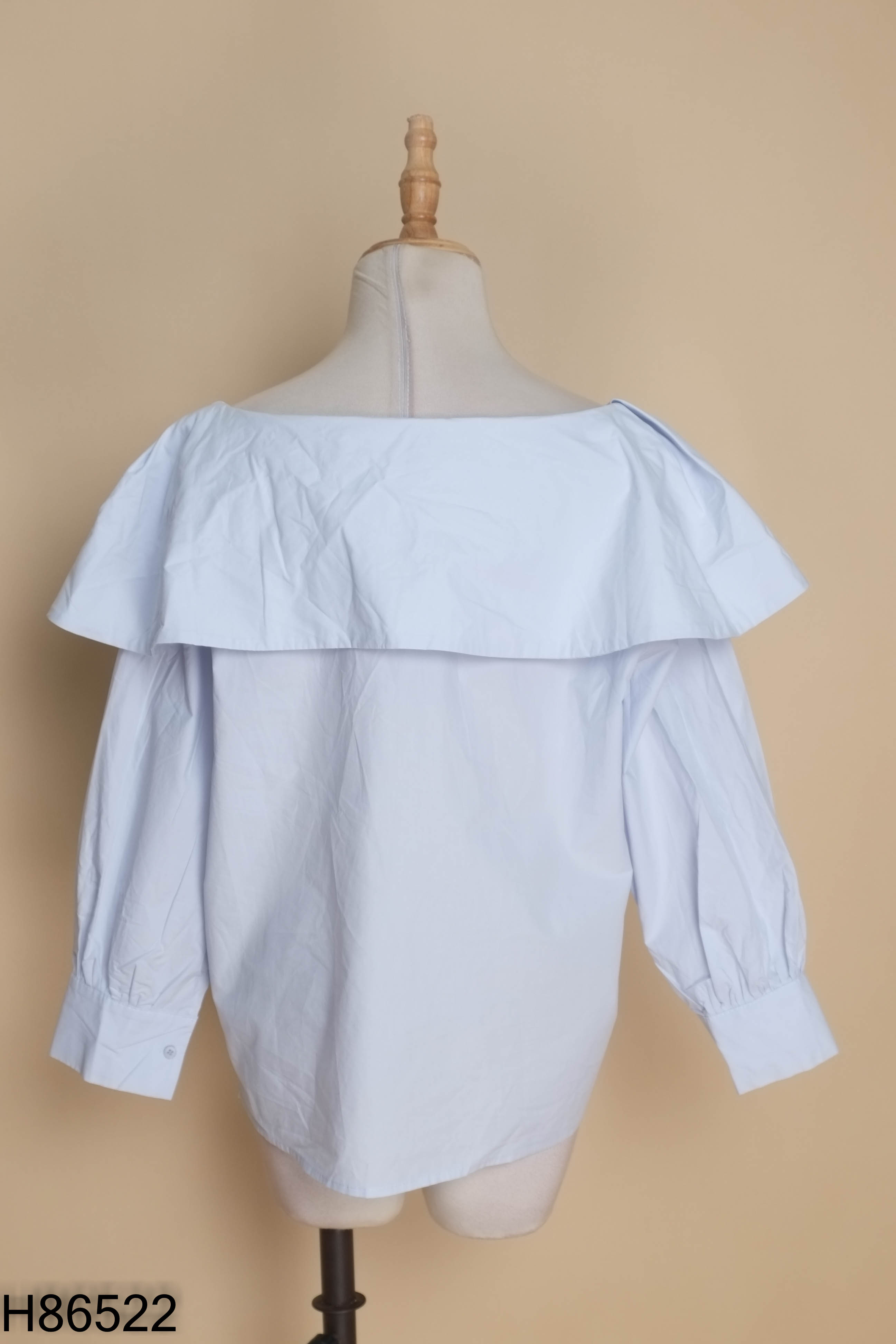 Áo xanh cổ thuyền vạt