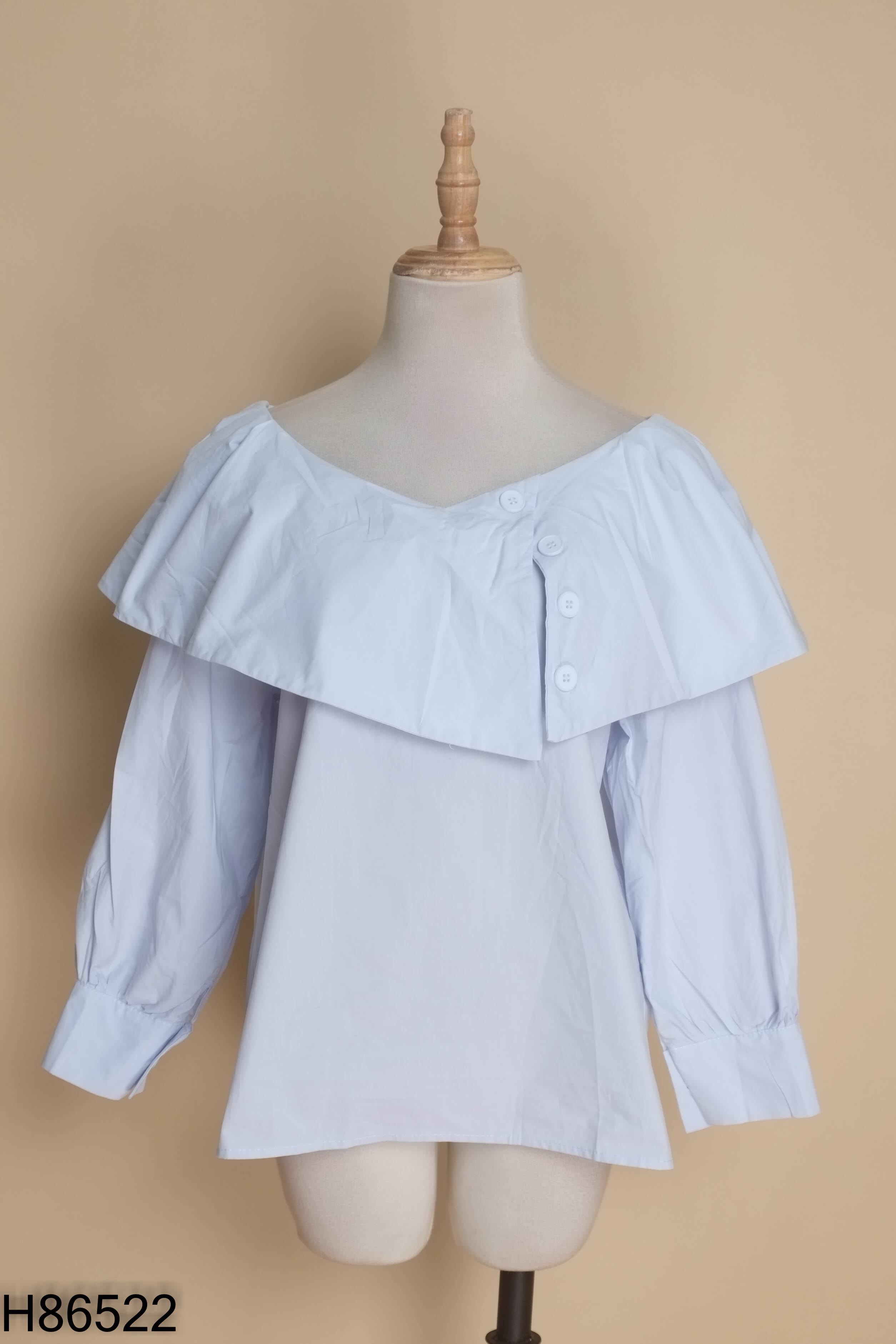 Áo xanh cổ thuyền vạt