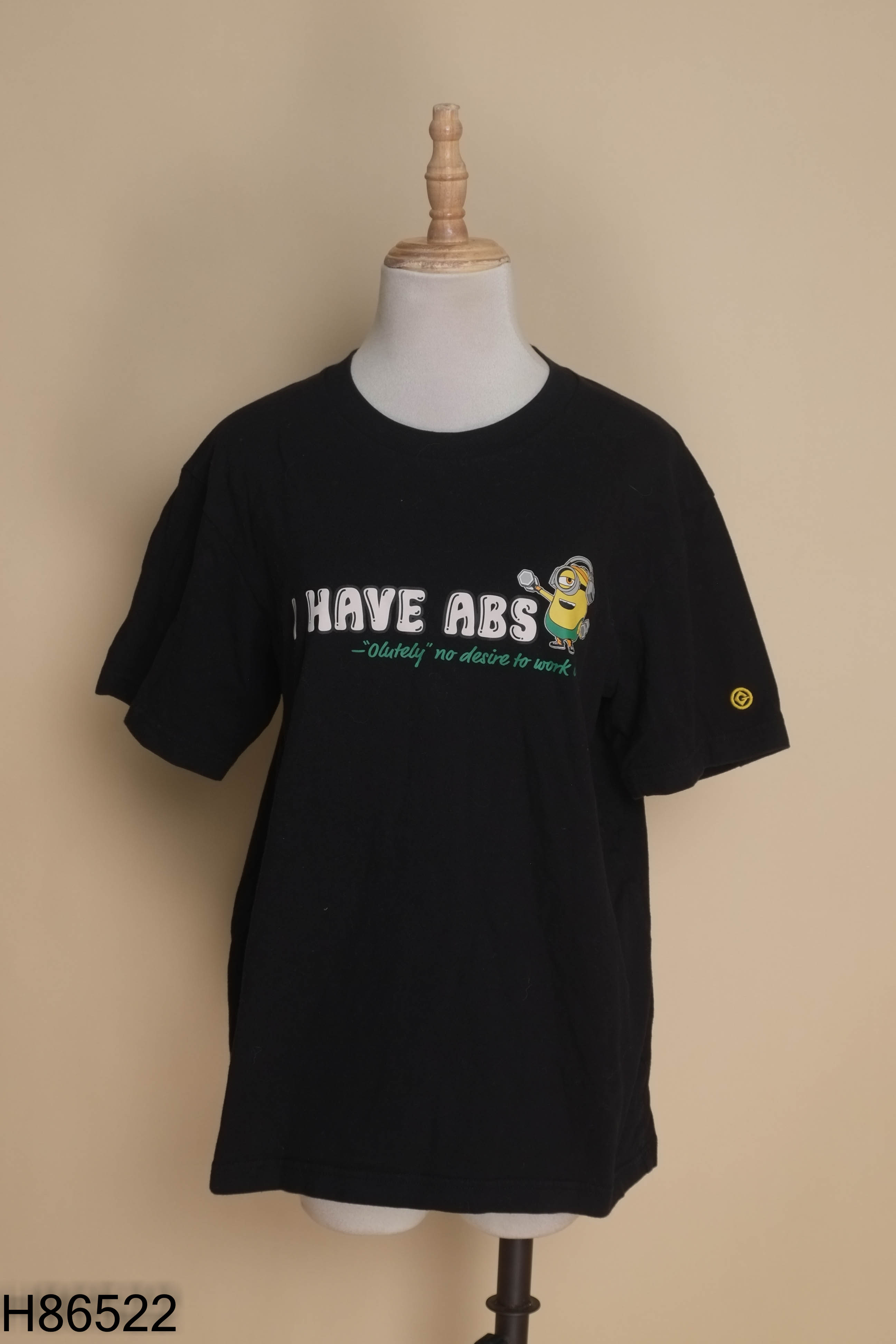 Áo UNIQLO đen in hình