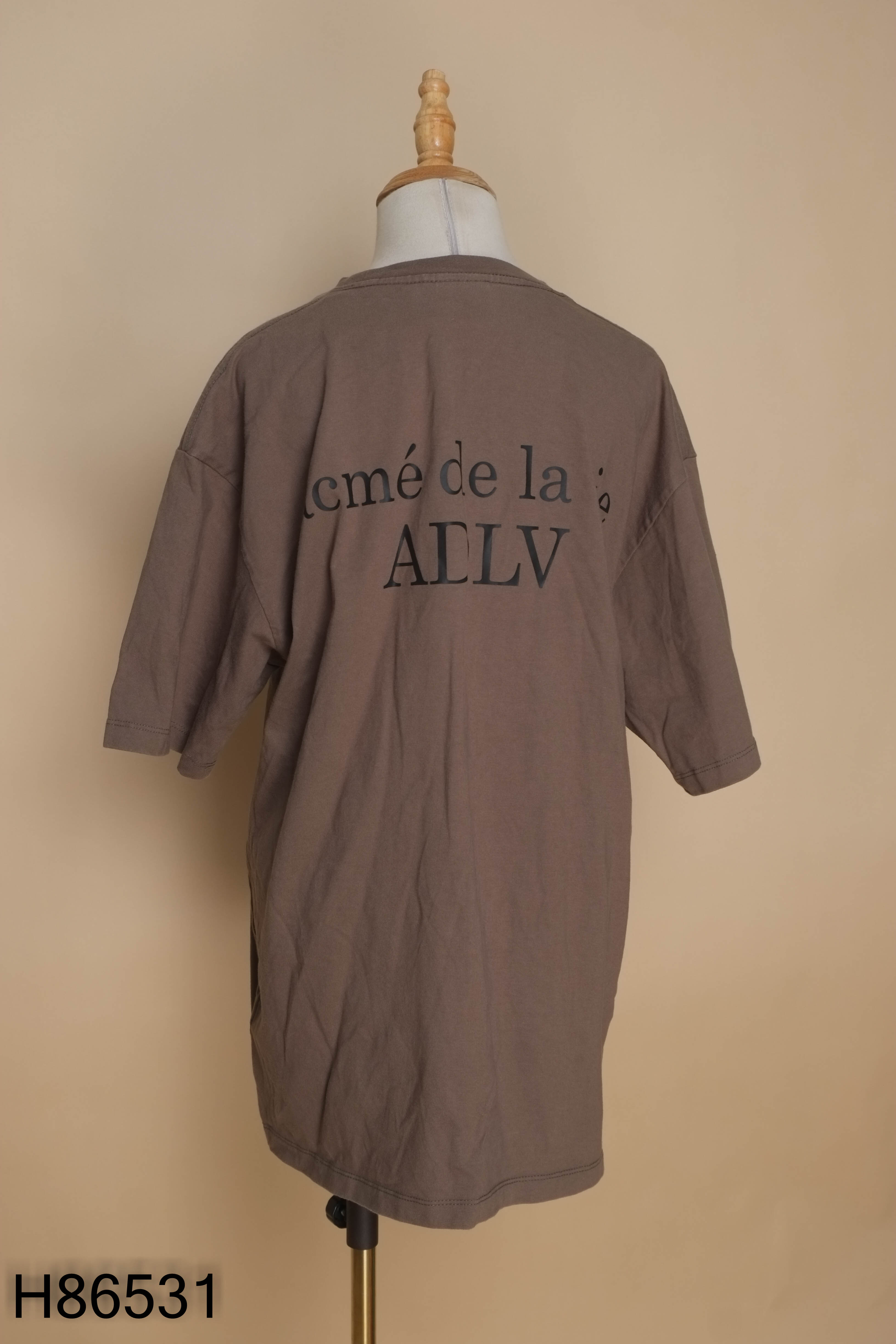 Áo xám rêu in chữ