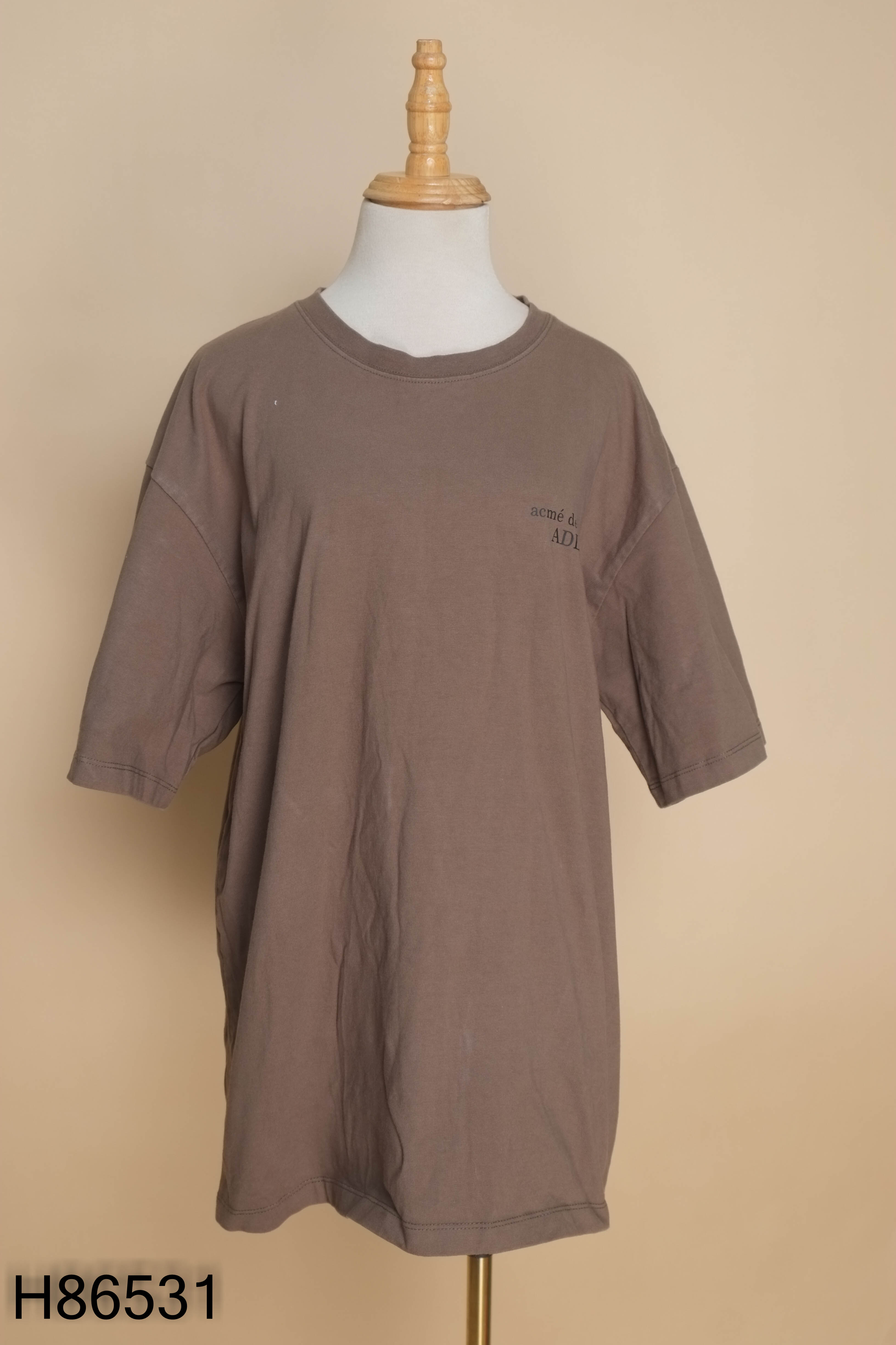 Áo xám rêu in chữ