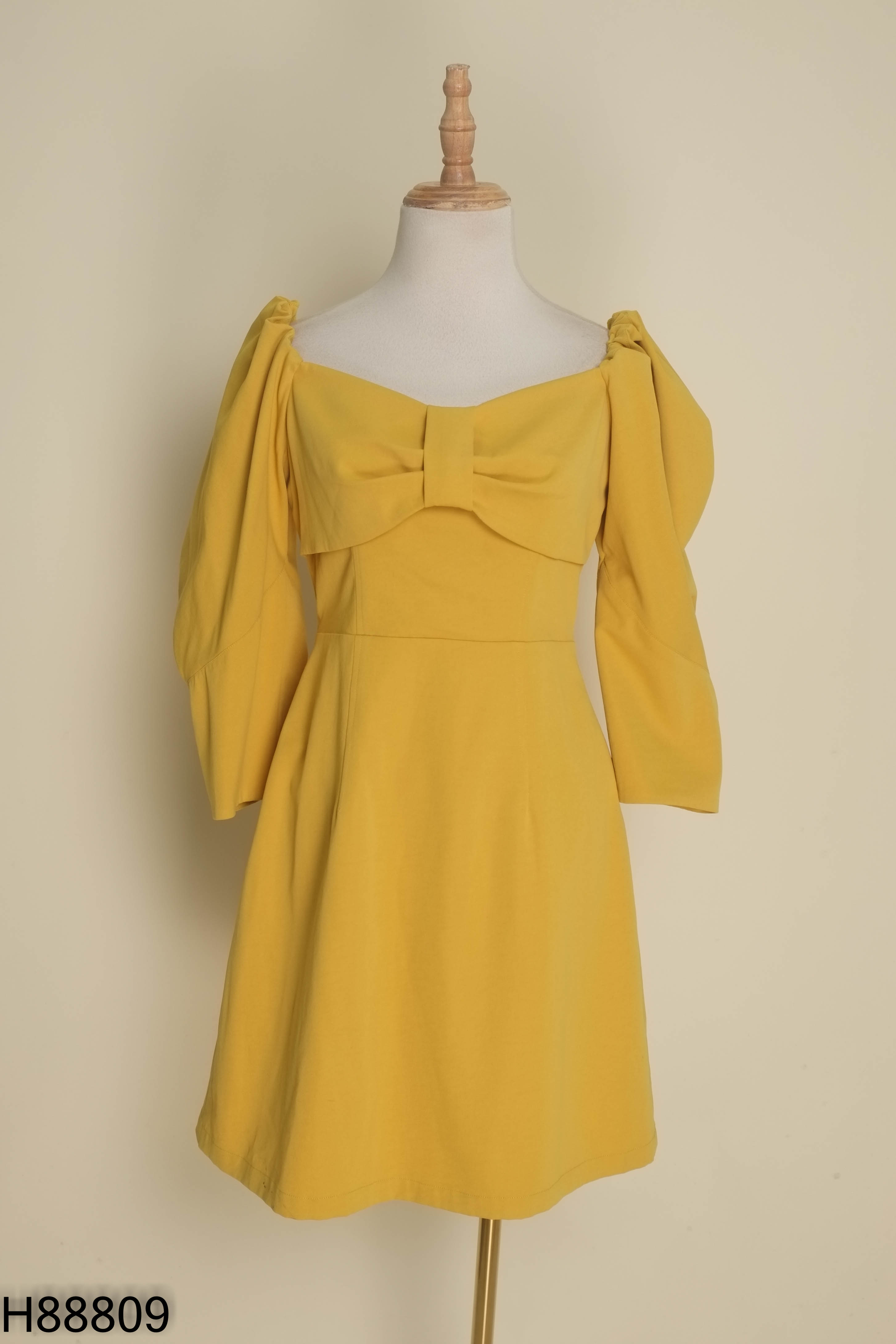 Váy vàng D.CHIC cổ vuông nơ