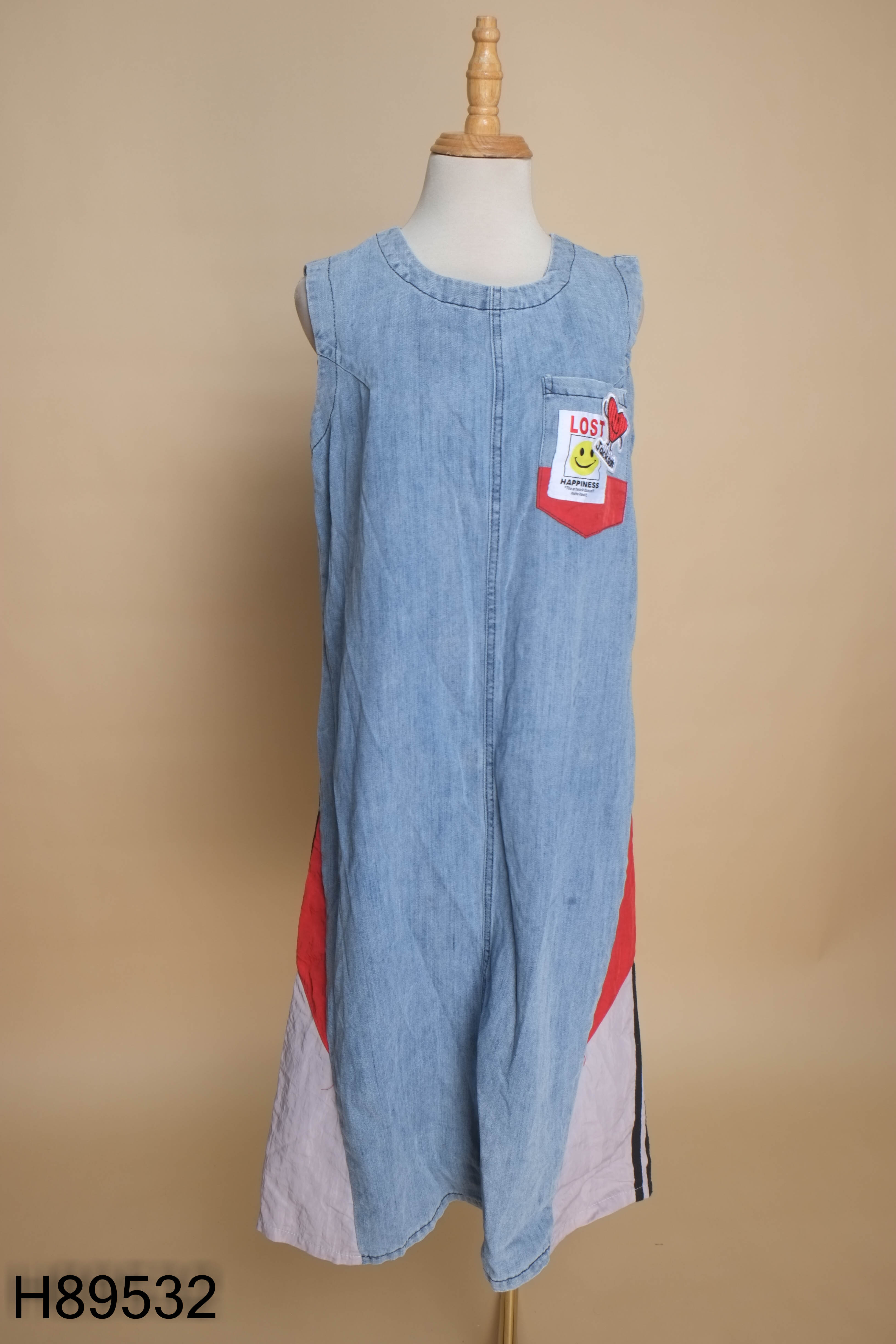 Váy jeans xanh gile suông thêu tim