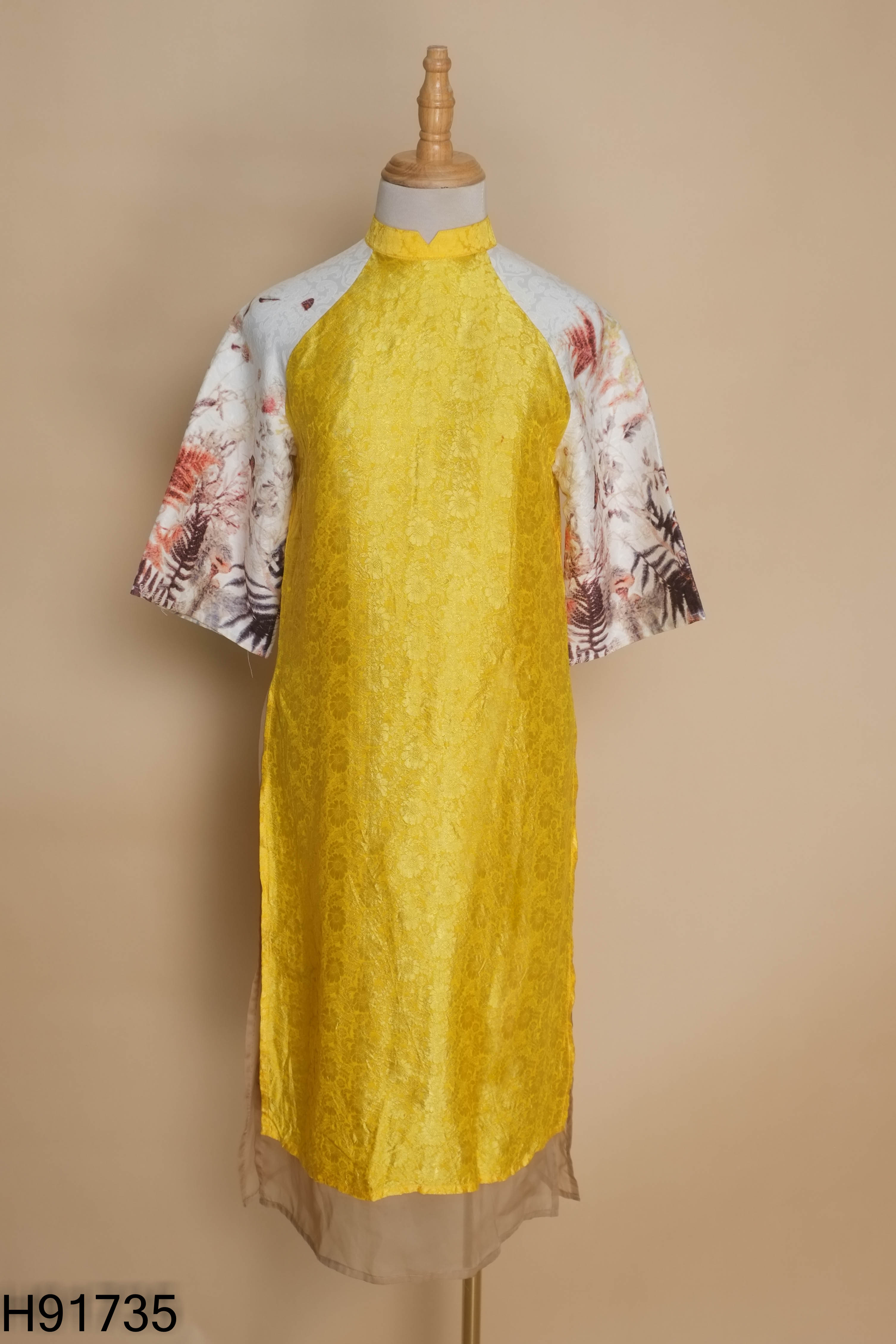 Áo dài vàng in hoa bướm (không quần)