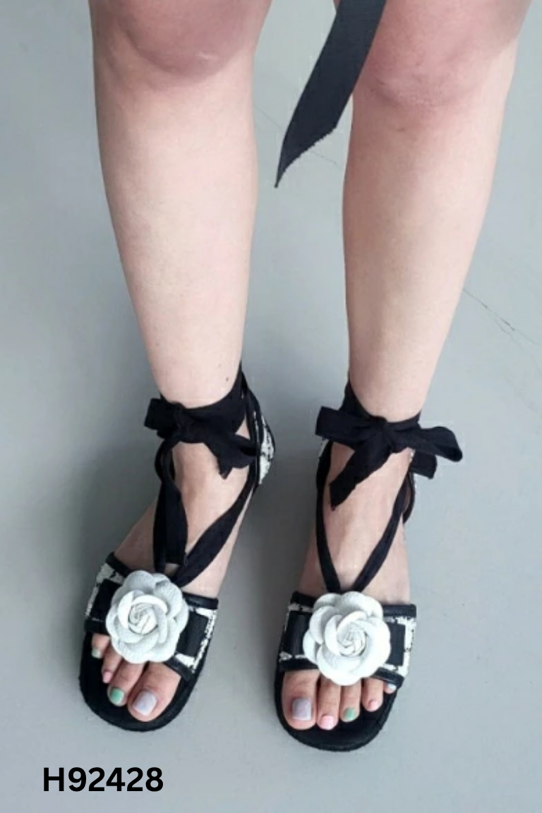 Sandals đen hoa be