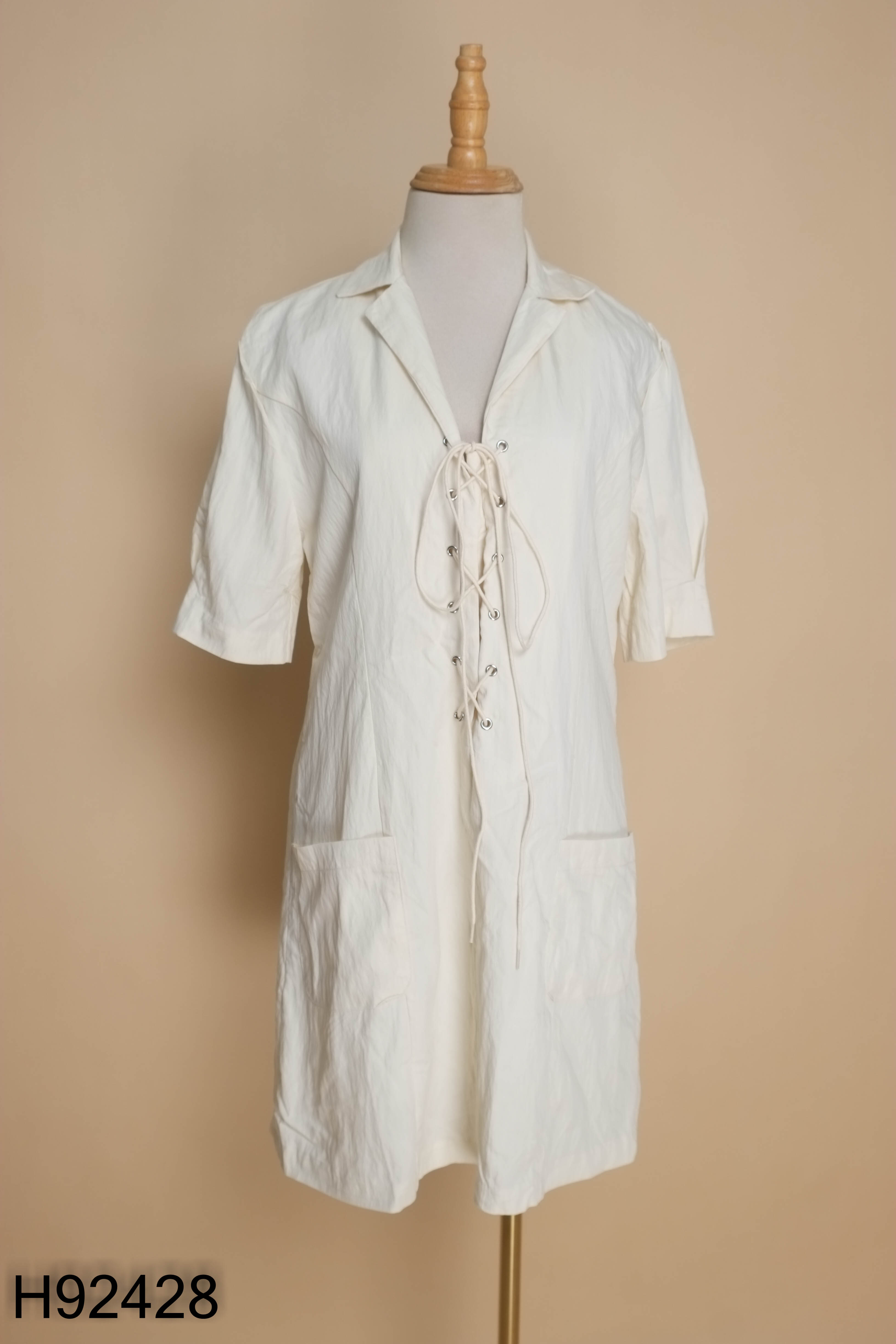 Váy be cổ vest đan dây