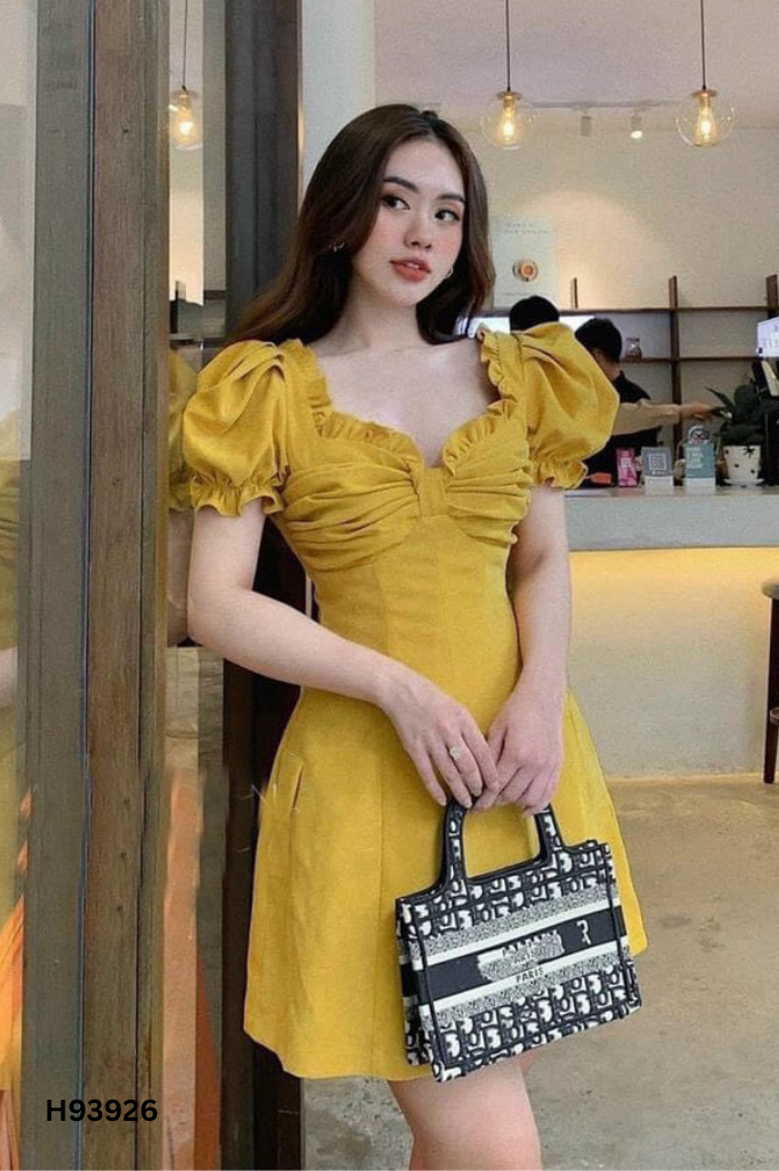 Váy nhung tăm vàng dúm ngực