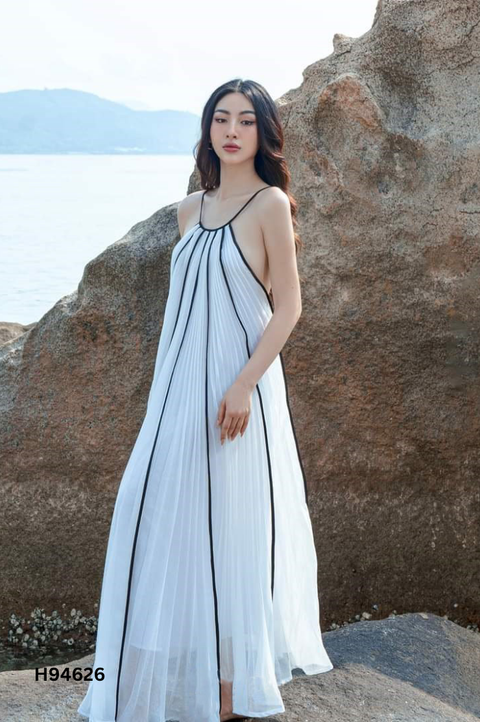 Váy trắng kẻ đen