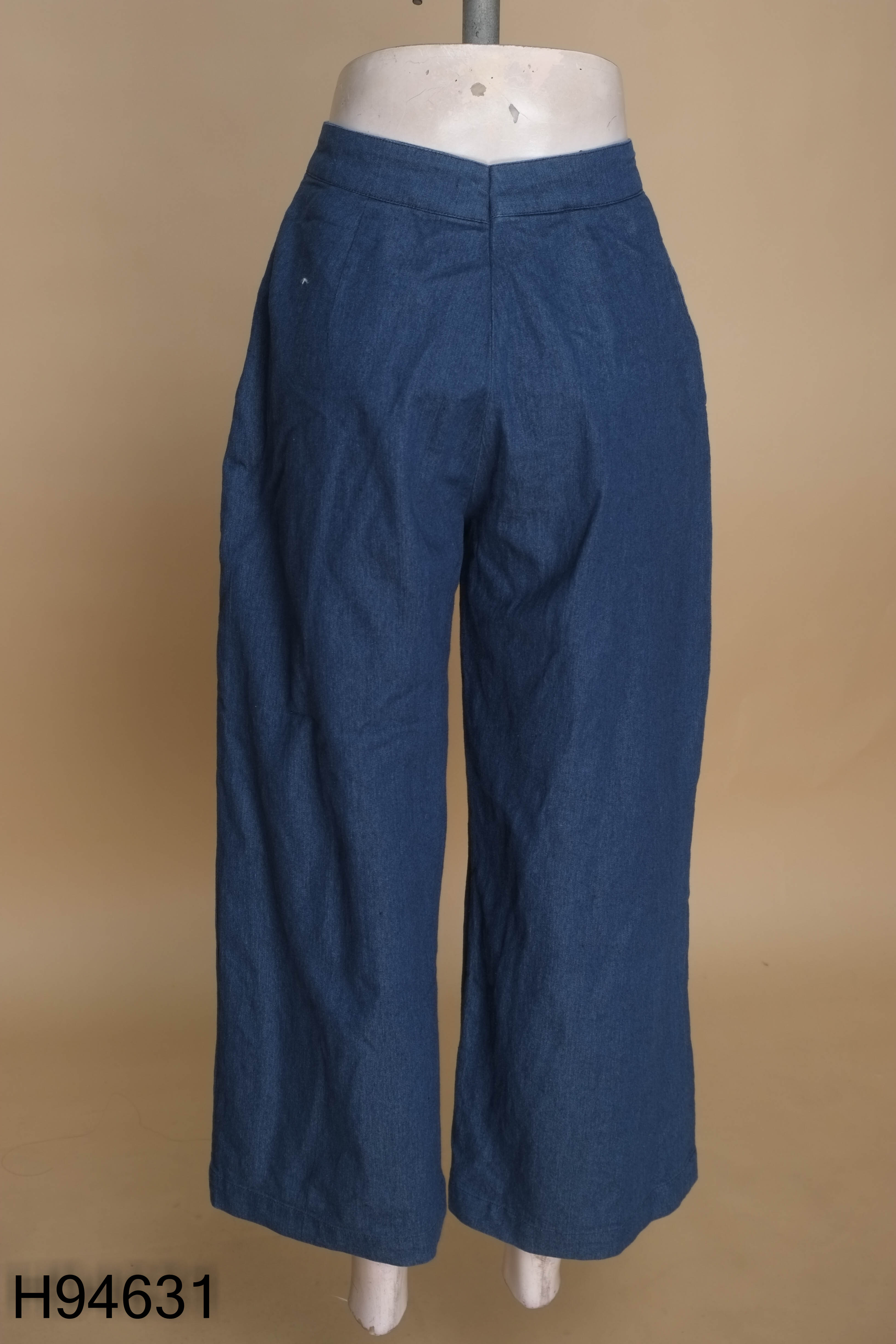 Quần jeans xanh suông