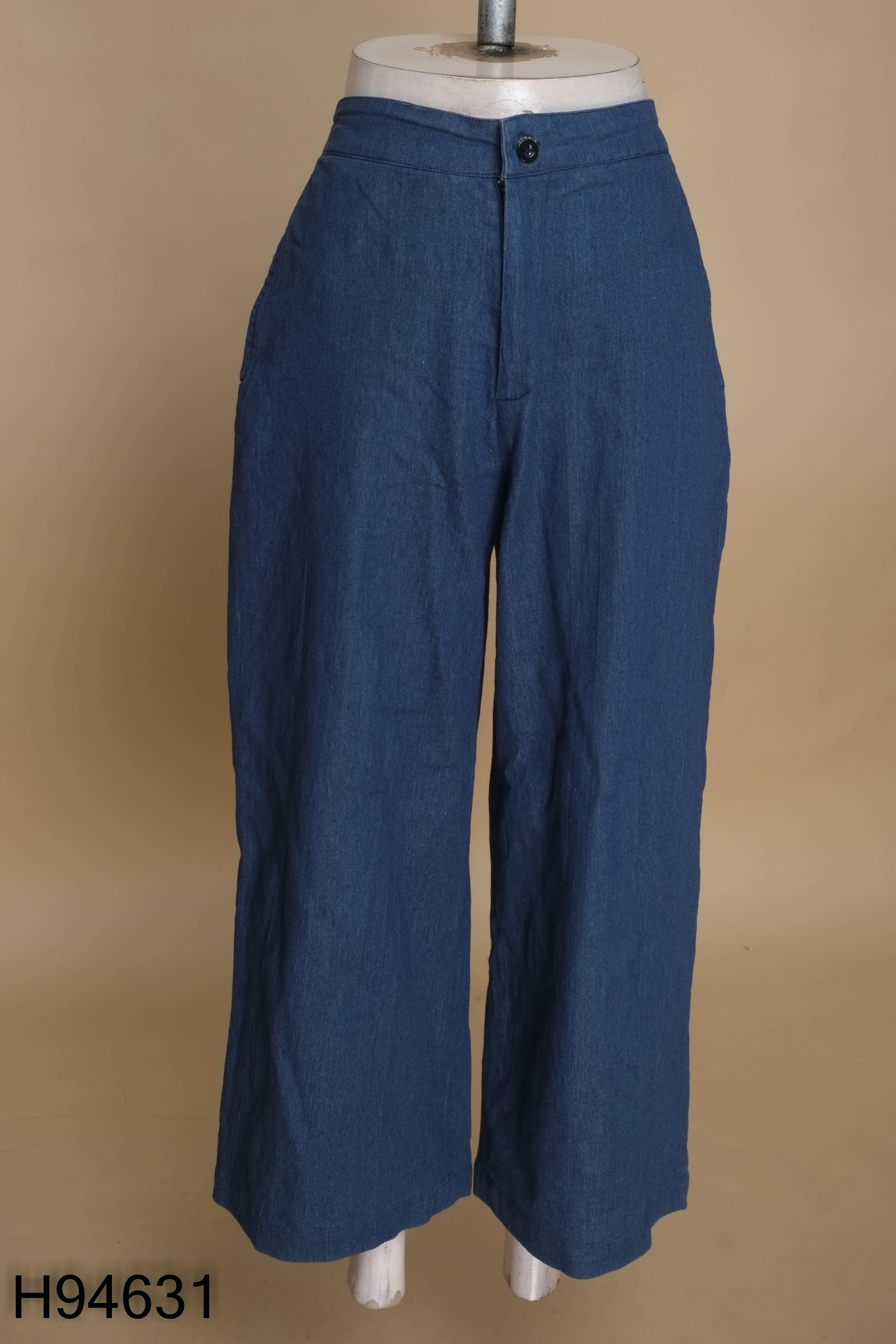 Quần jeans xanh suông