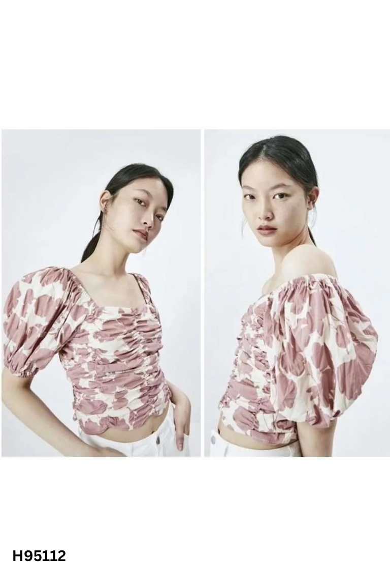Áo URBAN REVIVO be họa tiết hồng