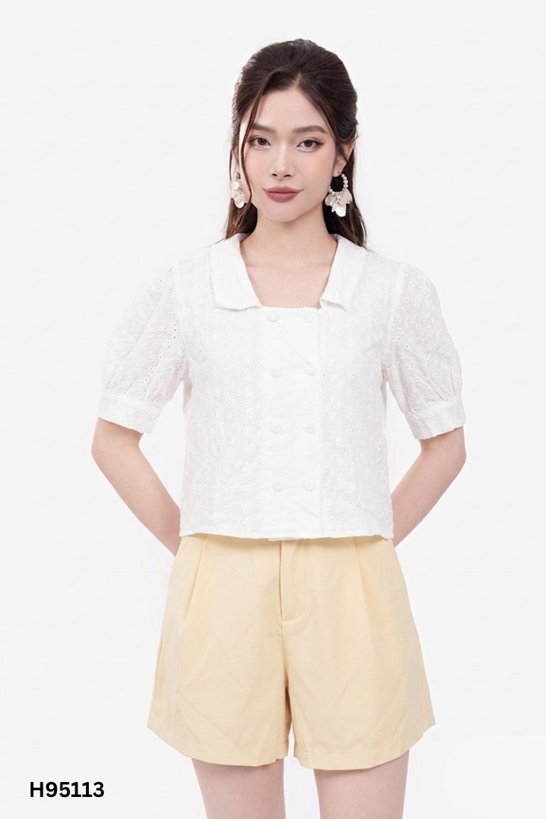 Set áo trắng ren+quần shorts vàng