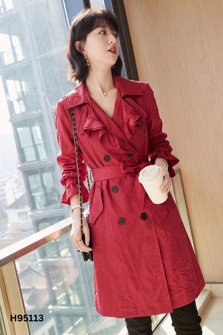Áo khoác đỏ dài cúc đen
