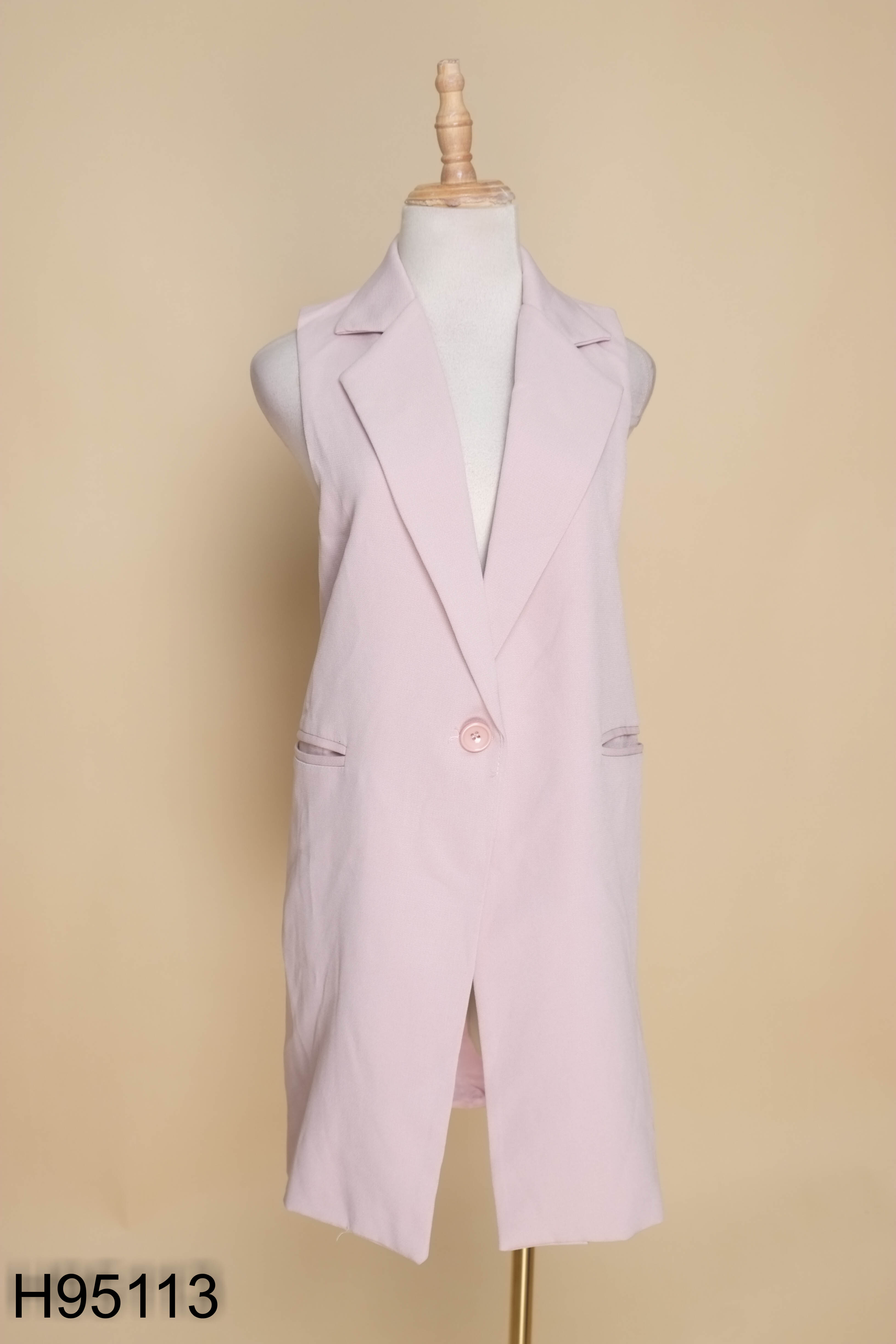 Váy hồng cổ vest