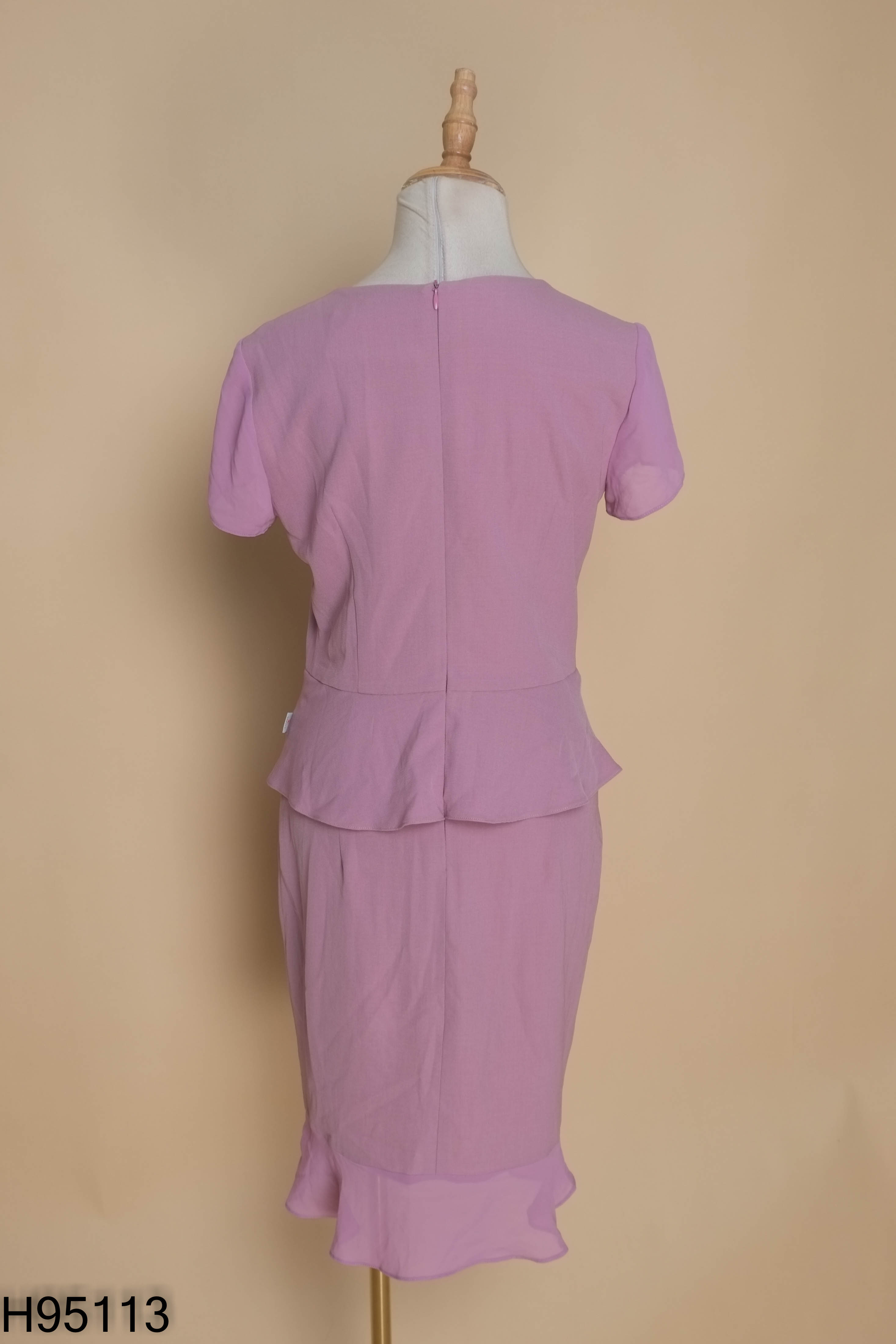 Váy tím viền lưới ren