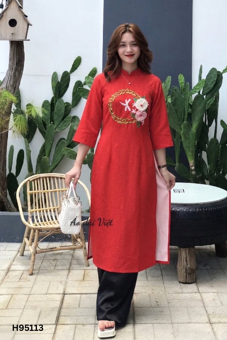 Áo dài đỏ đính hoa