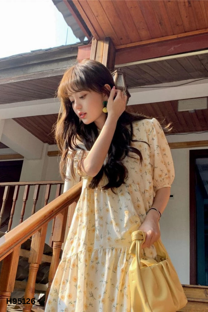 Váy be hoa tay phồng