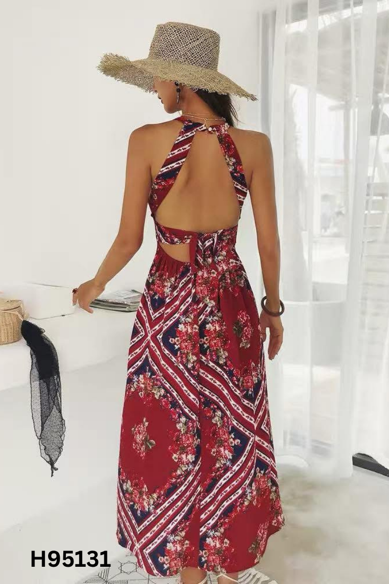 Váy đỏ đậm cổ yếm họa tiết