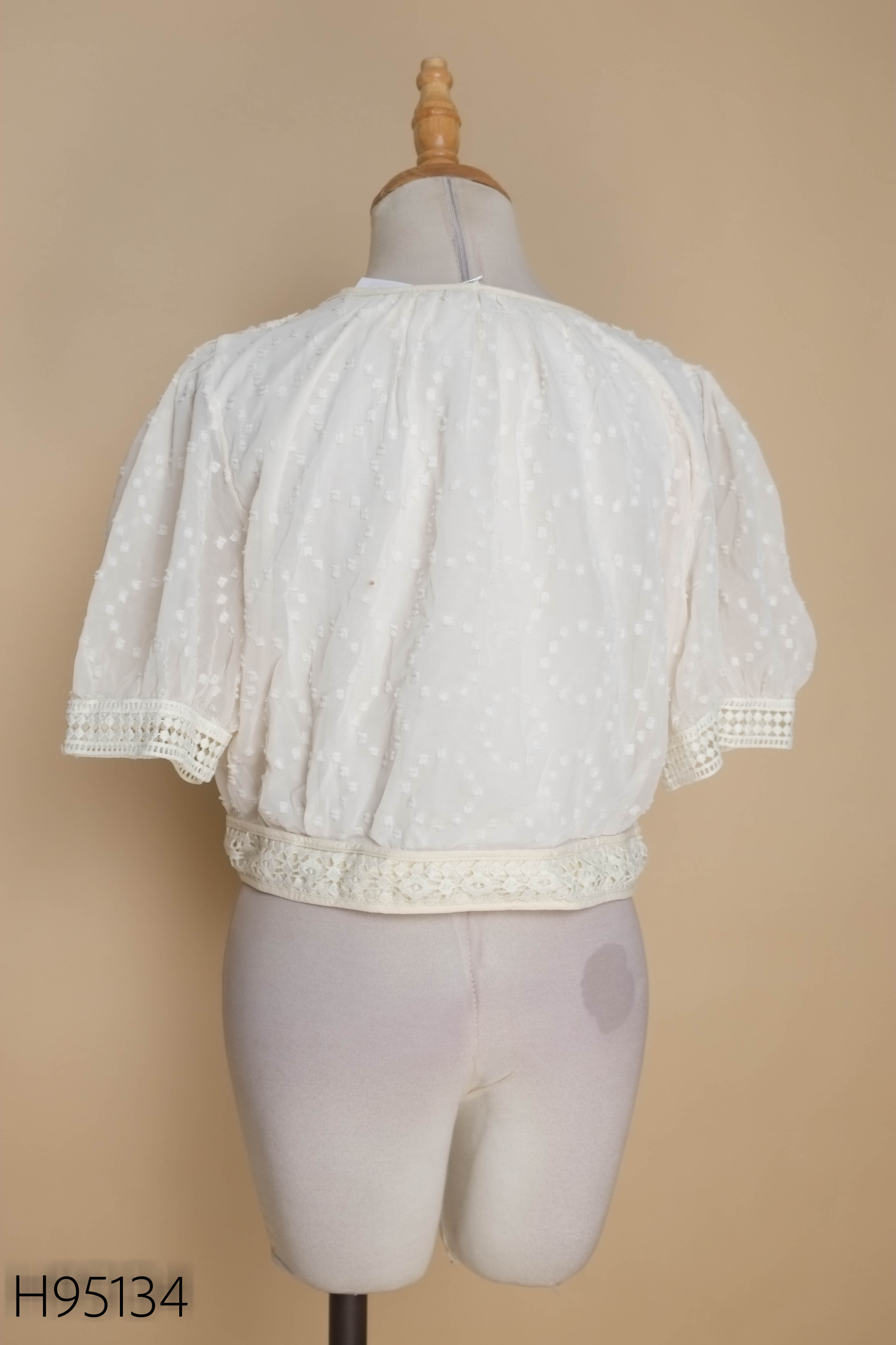 Áo croptop be phối cúc