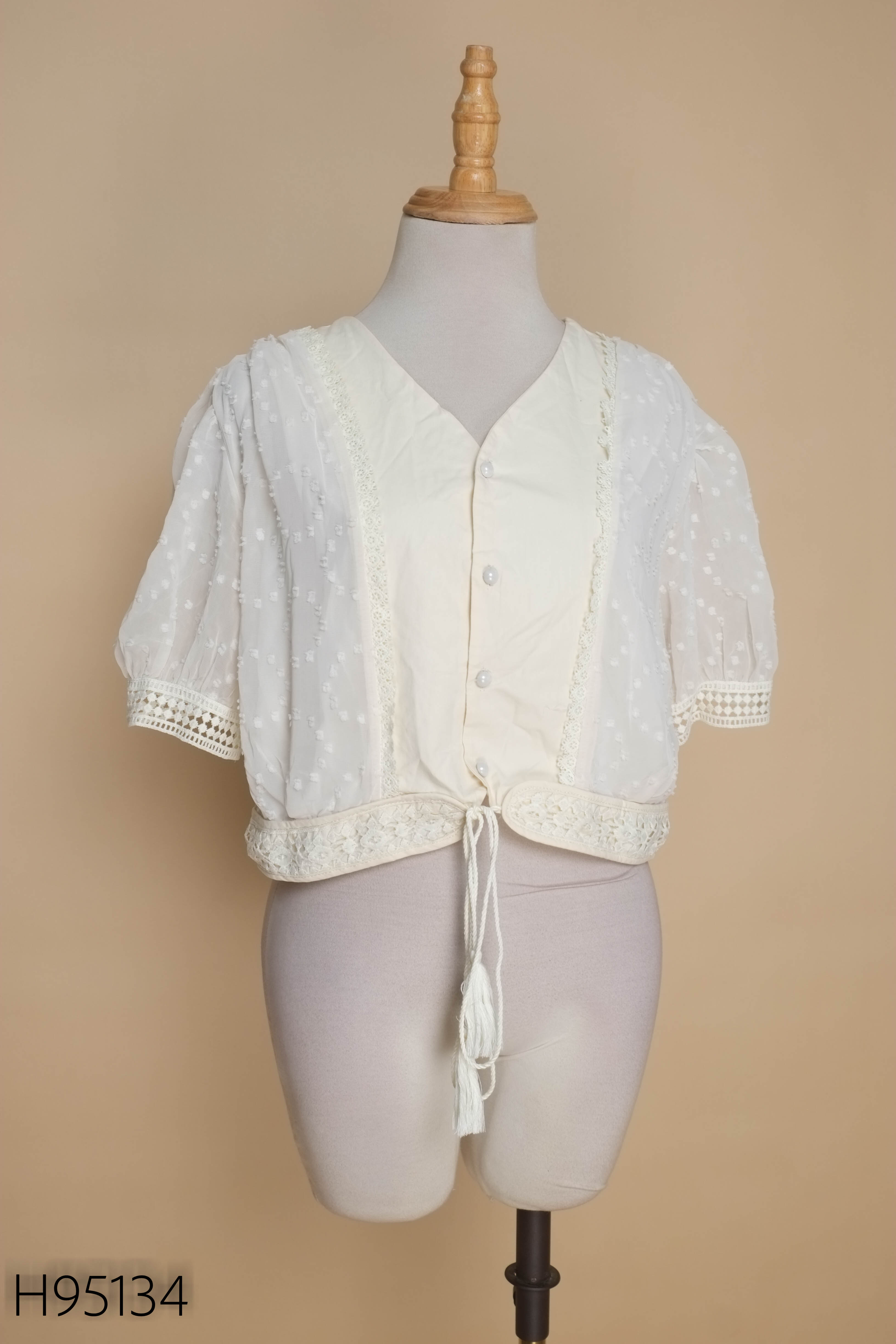 Áo croptop be phối cúc