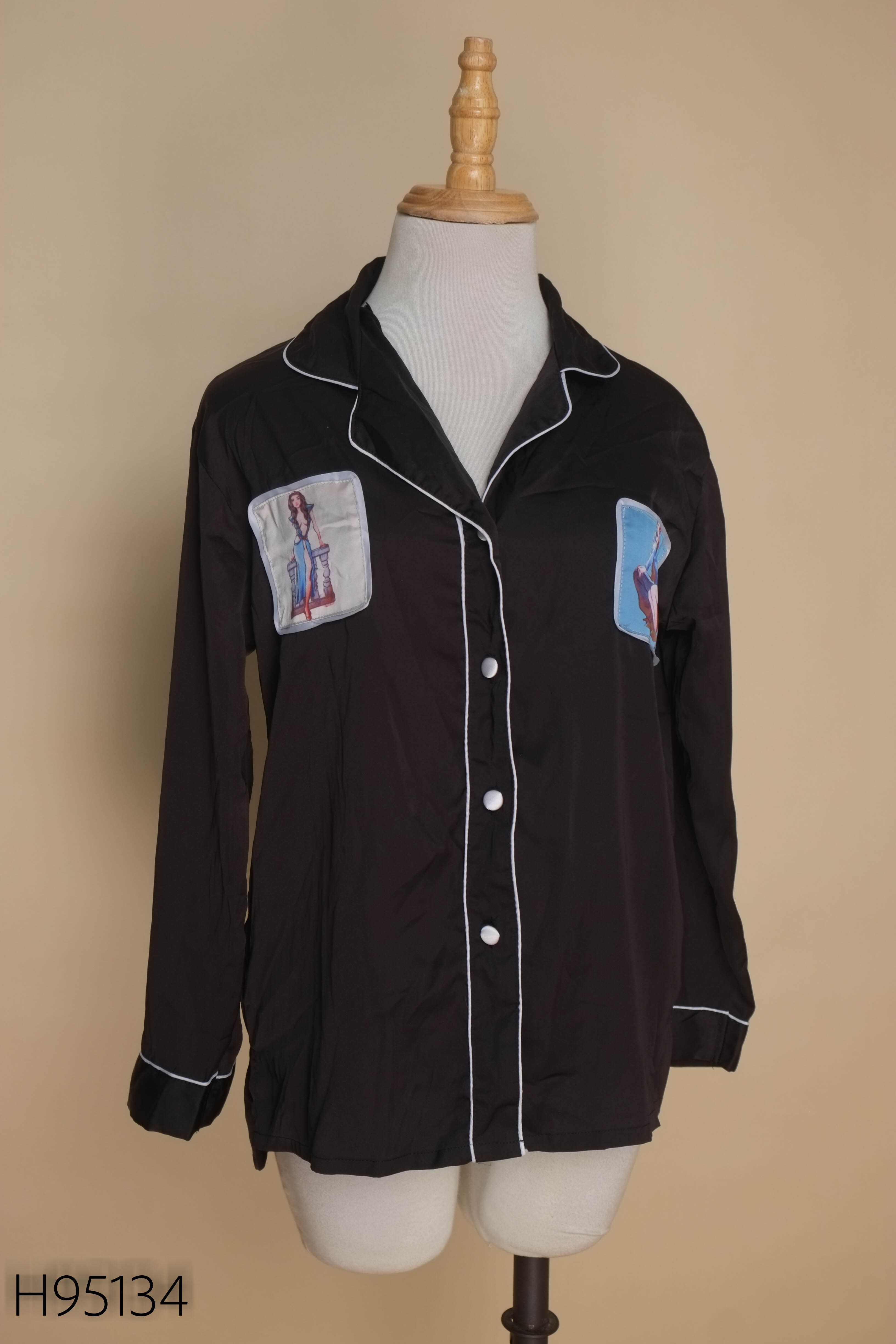 Áo pijama đen viền trắng họa tiết túi