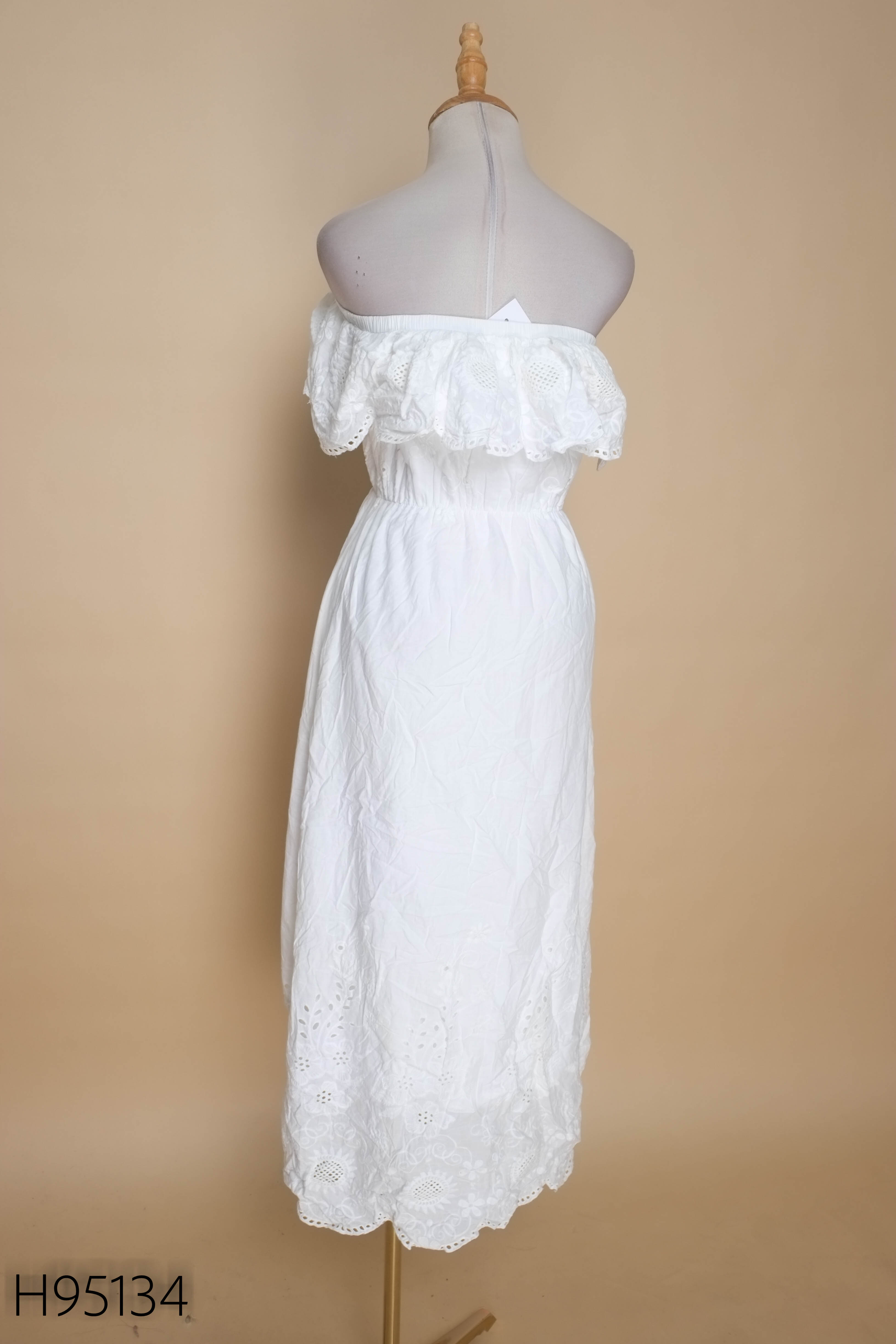 Váy trắng trễ vai REAL.CLOTHING